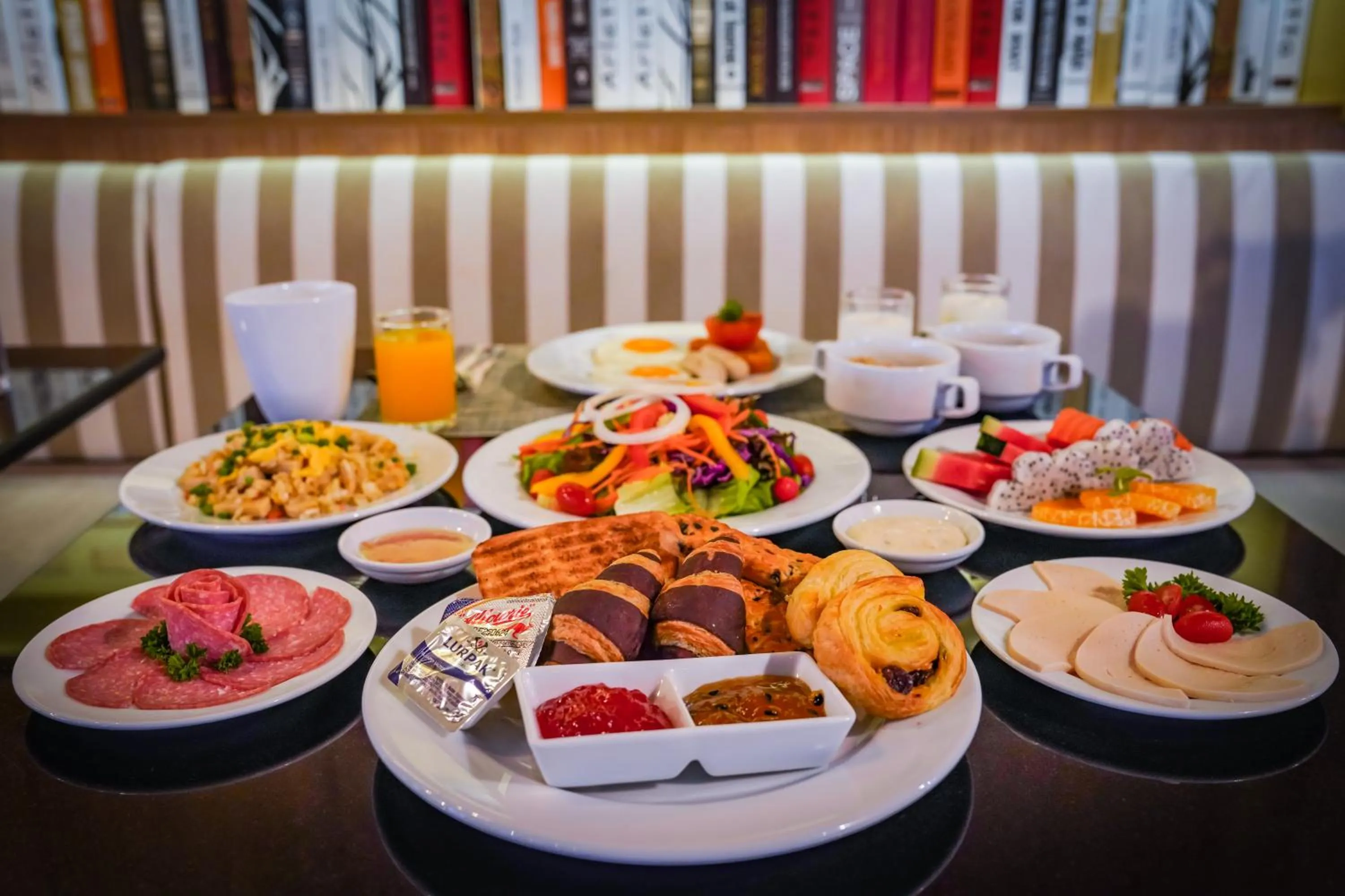 Breakfast in Tinidee Trendy Bangkok Khaosan