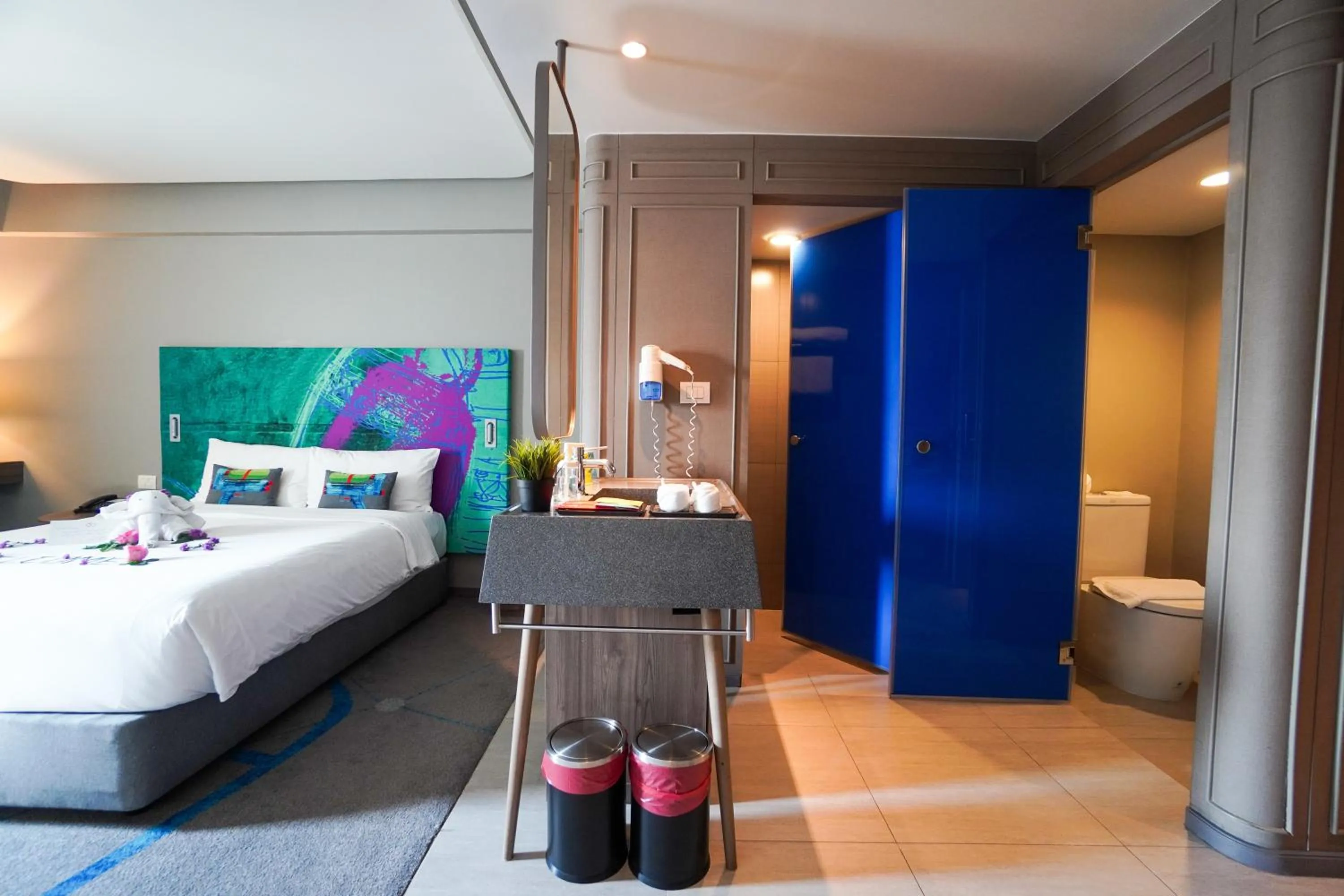 Toilet, Bed in Tinidee Trendy Bangkok Khaosan