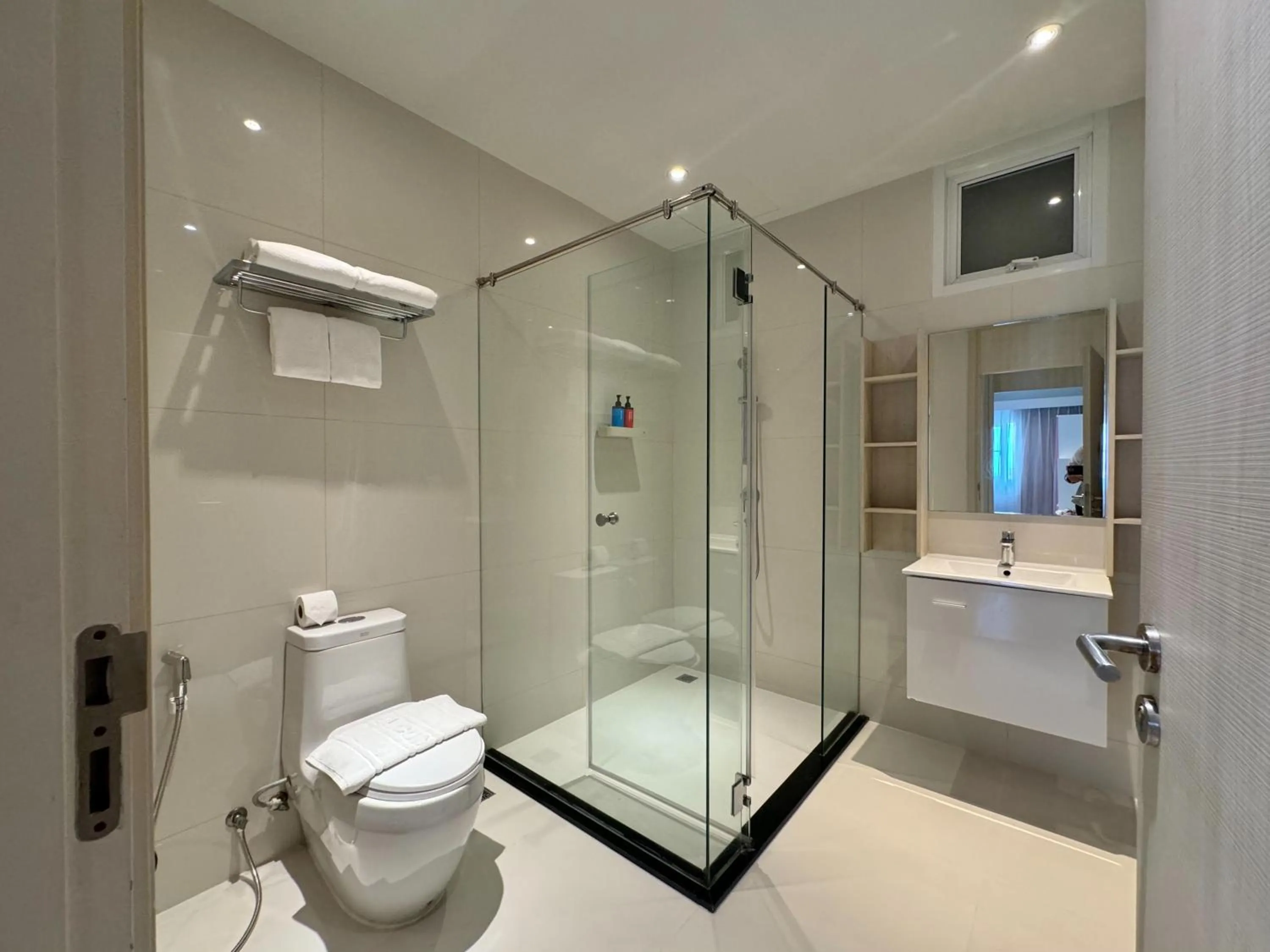 Shower in Tinidee Trendy Bangkok Khaosan