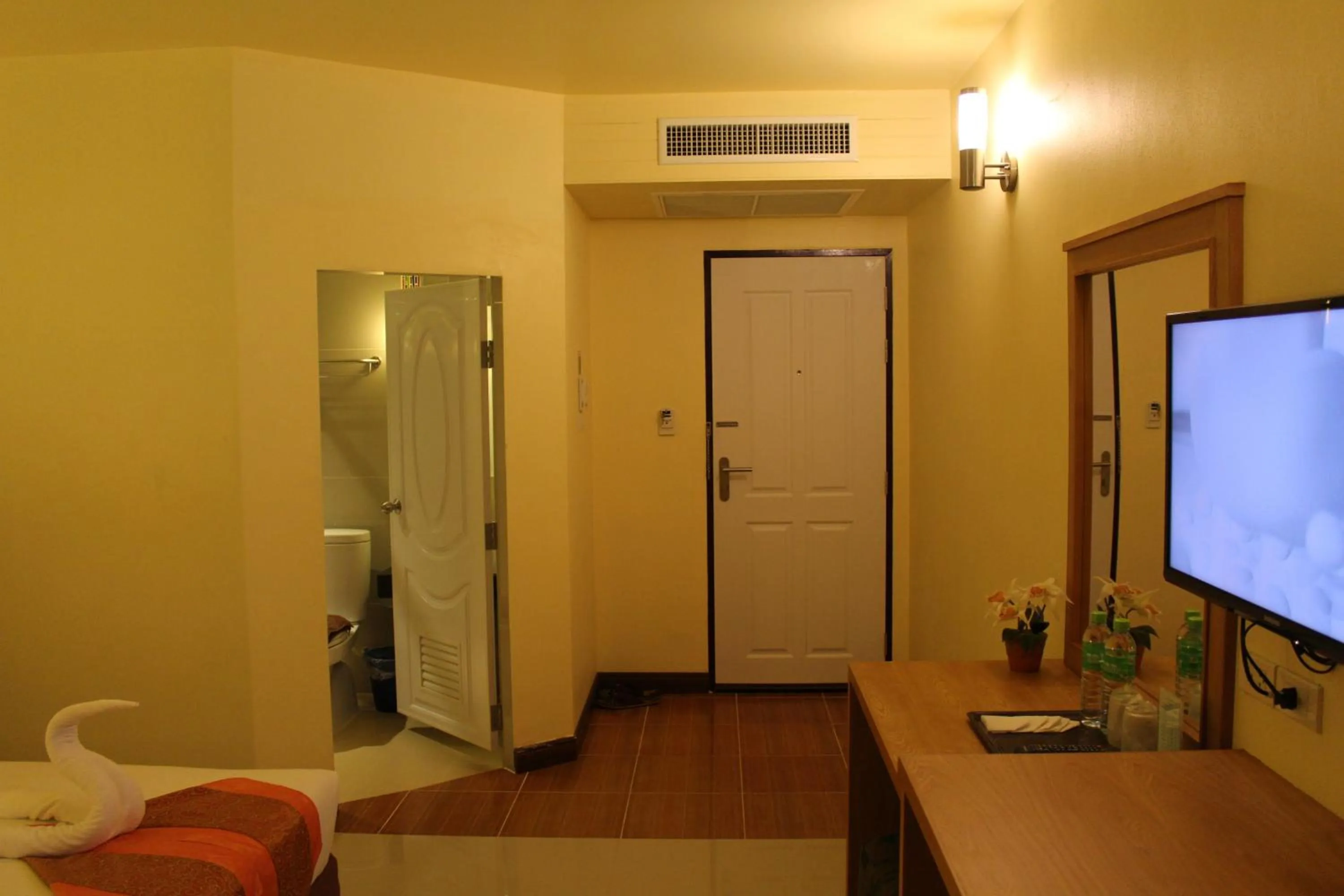 Photo of the whole room in The Lephant Hotel