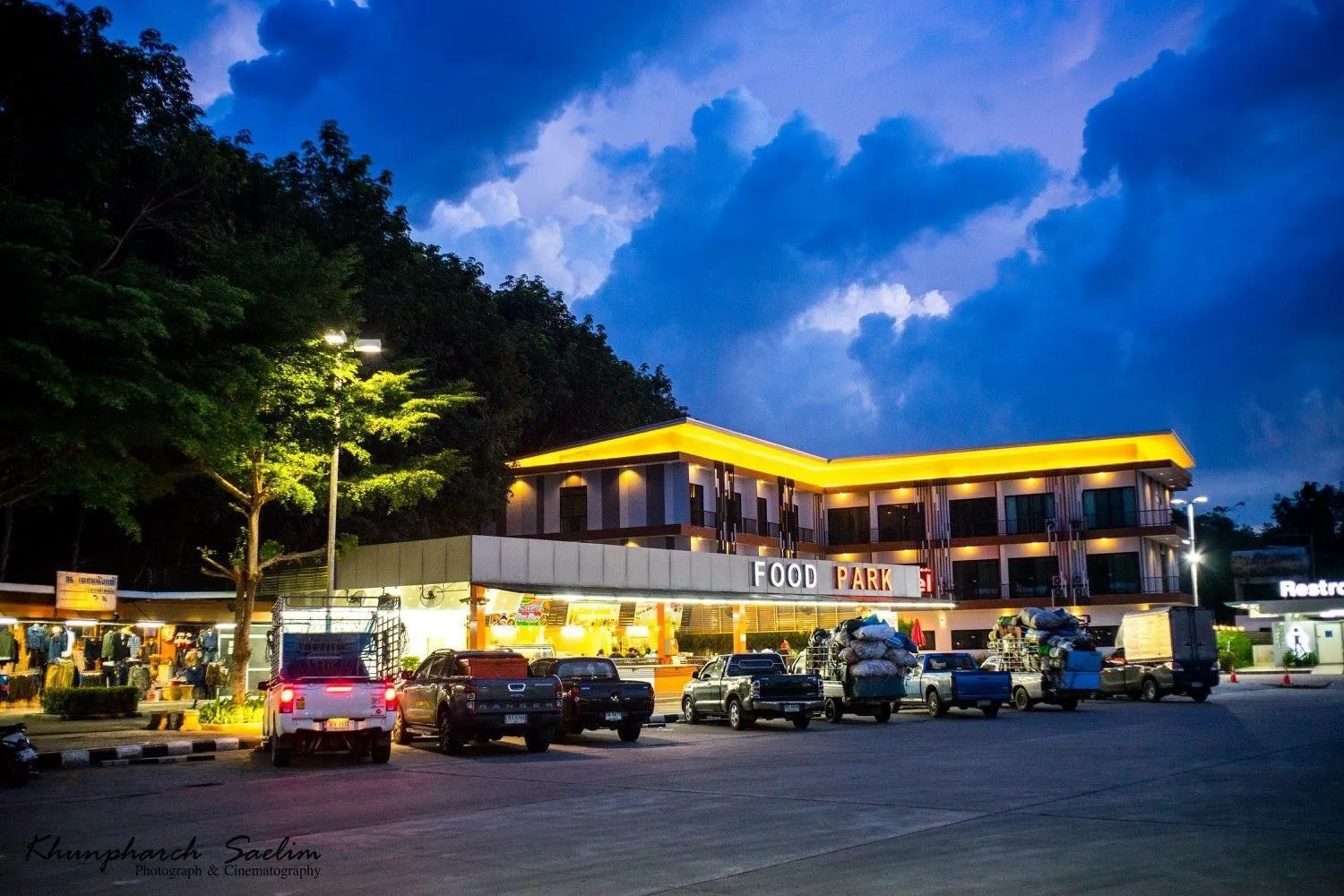 Restaurant/places to eat in The Lephant Hotel