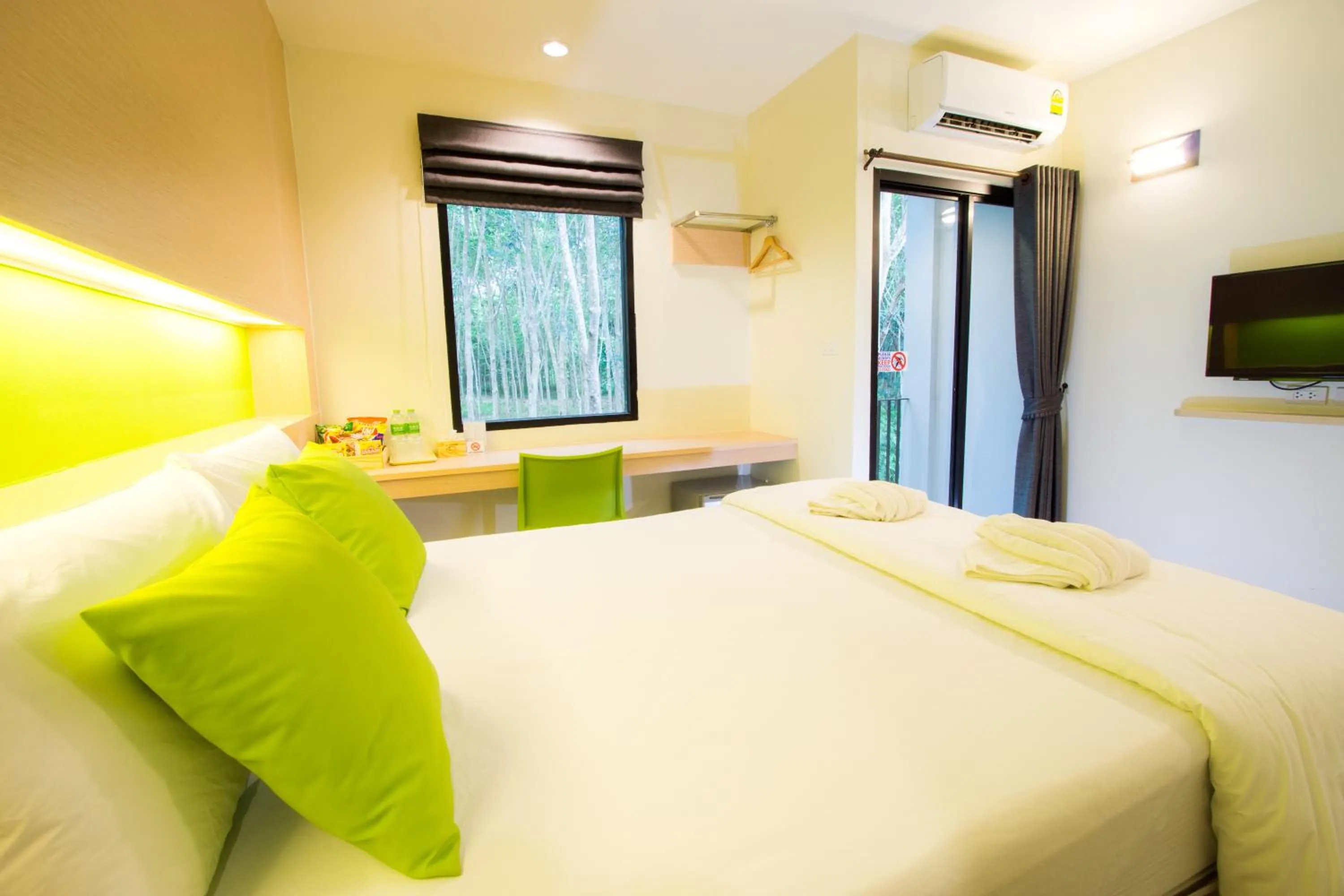 Photo of the whole room, Bed in The Lephant Hotel