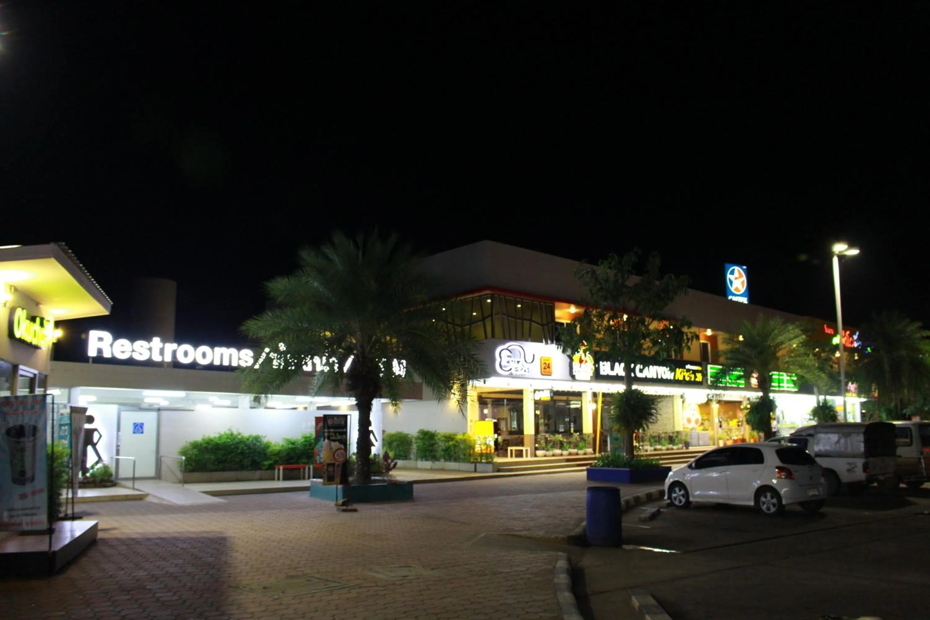 Area and facilities in The Lephant Hotel