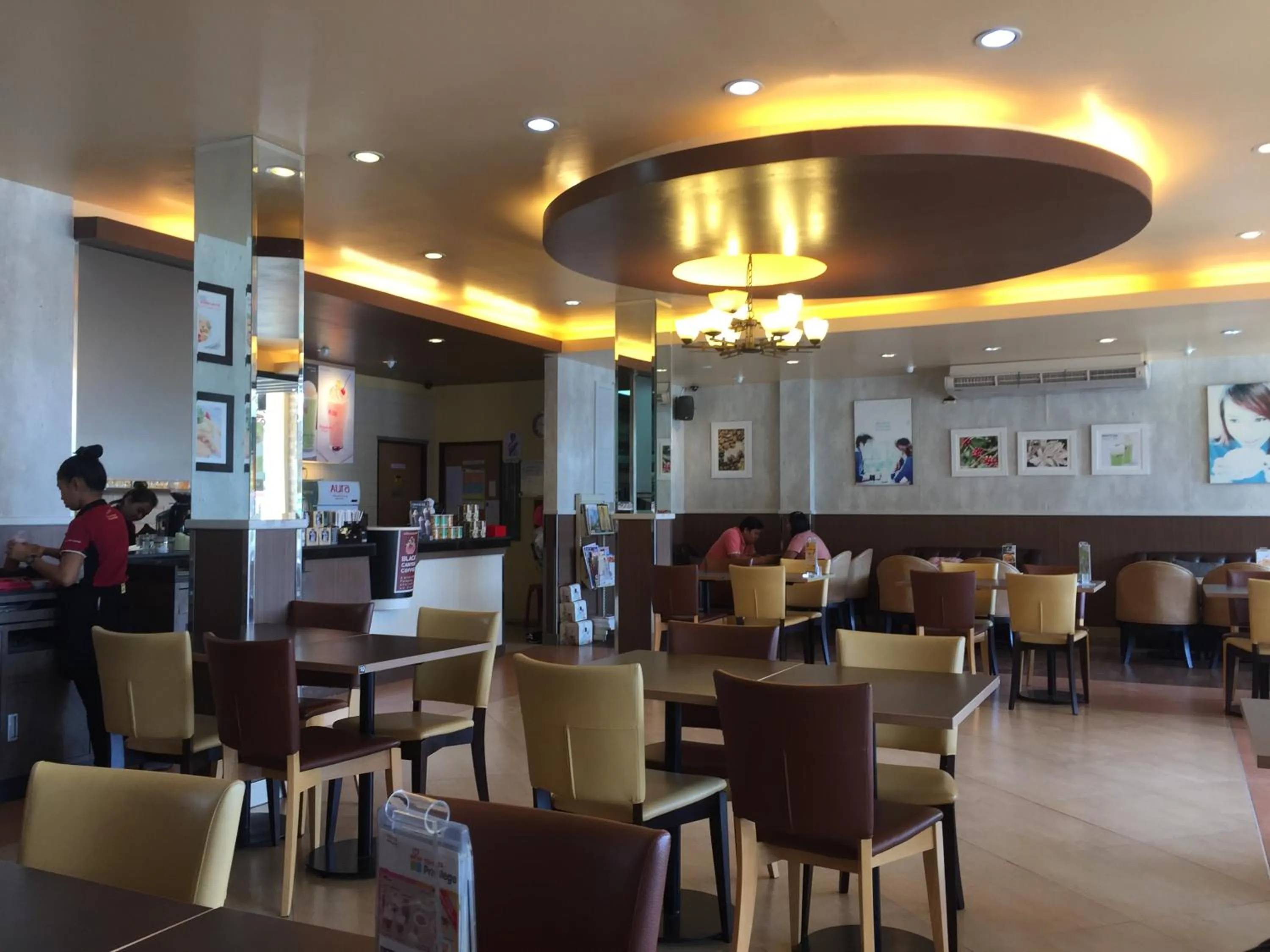 Restaurant/places to eat in The Lephant Hotel