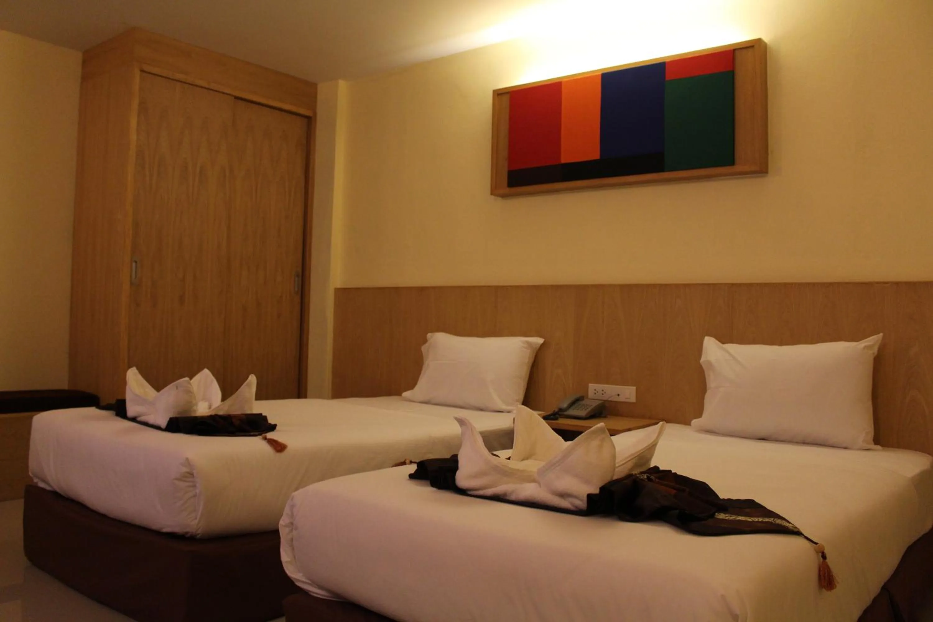 Restaurant/places to eat, Bed in The Lephant Hotel