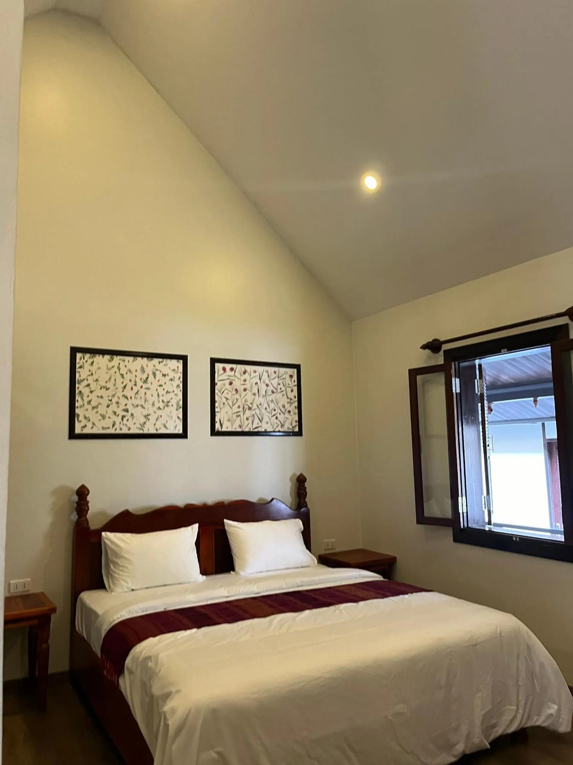 Bed in Villa Namkhan Heritage