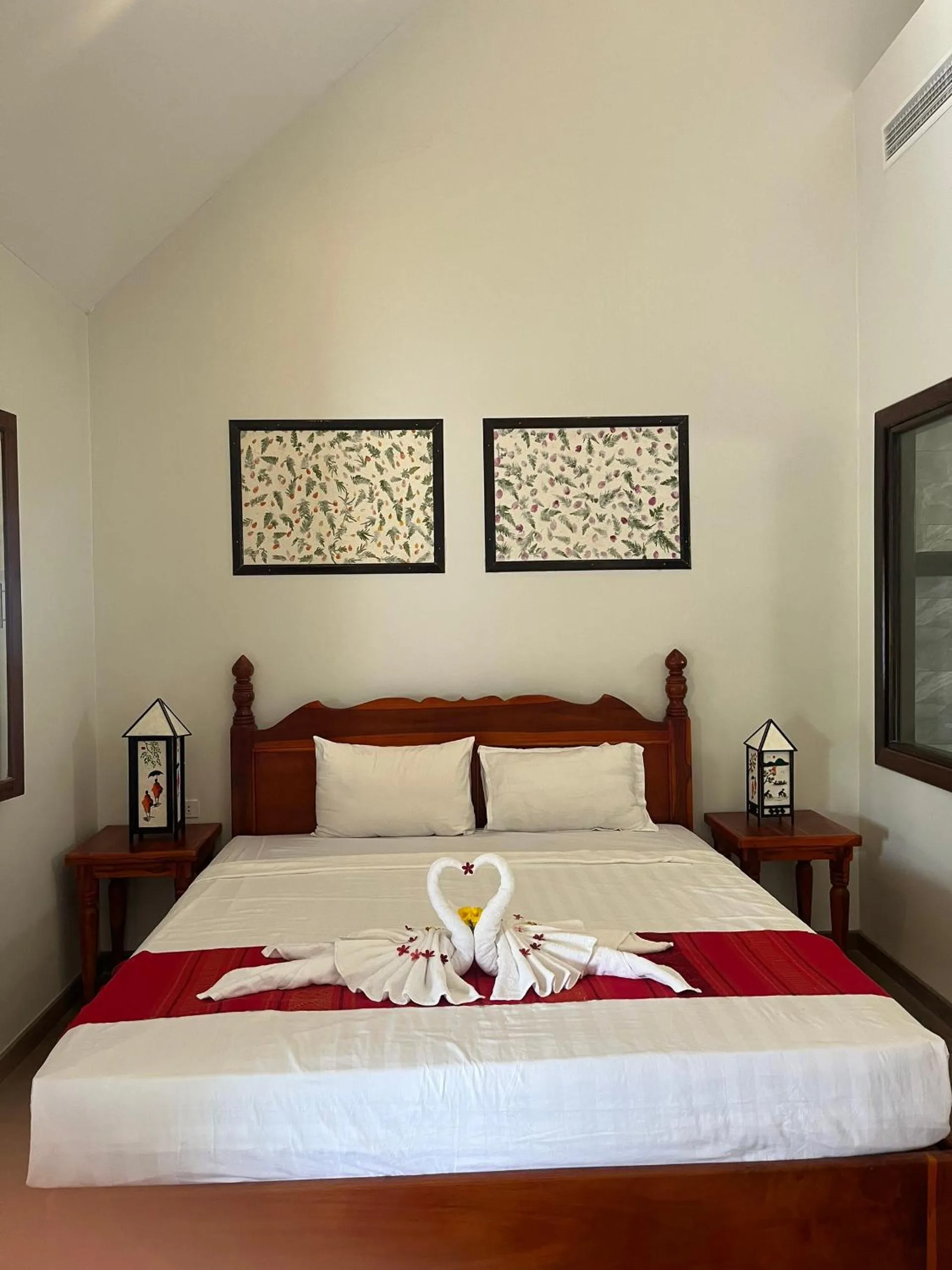 Bed in Villa Namkhan Heritage