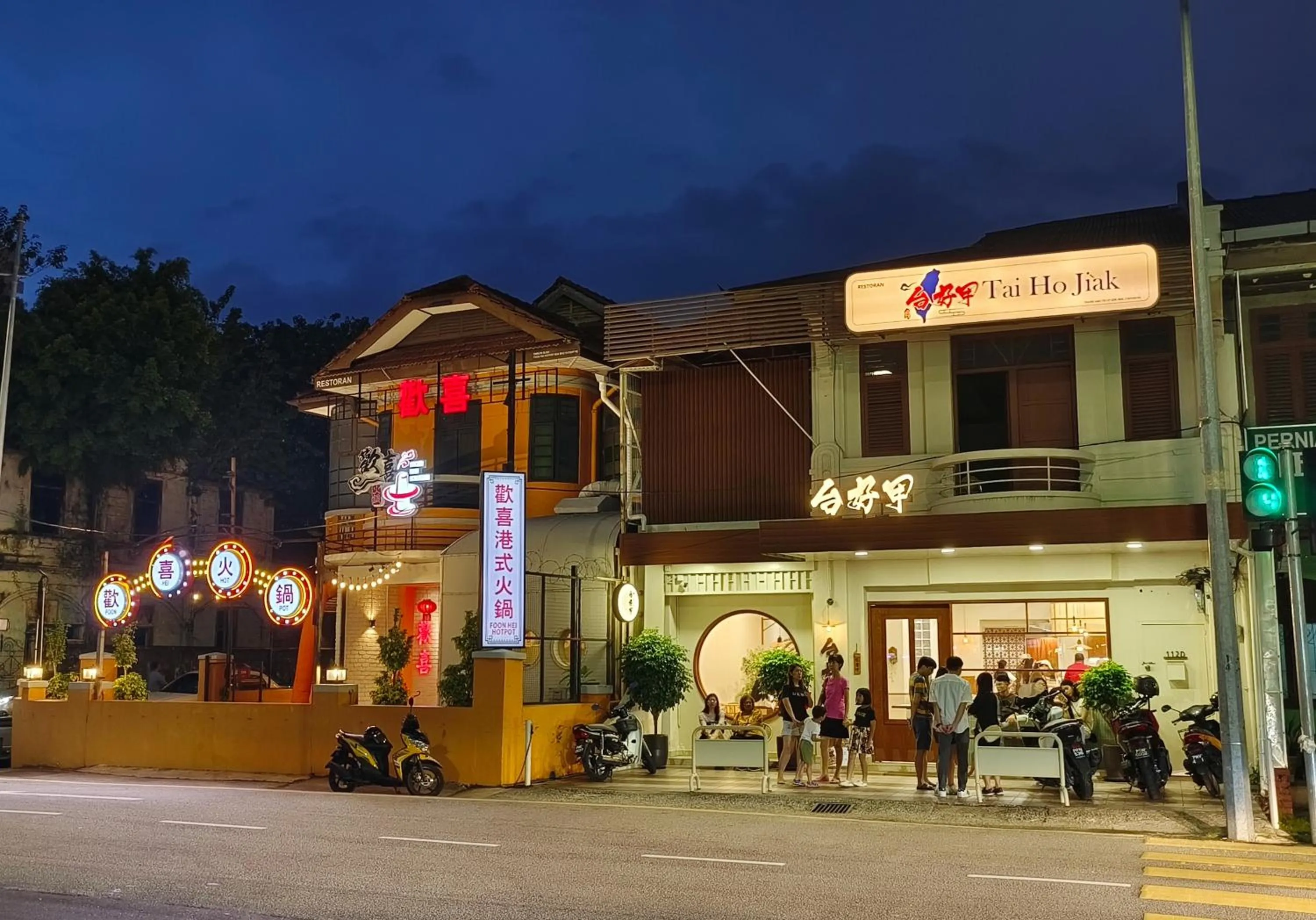 Restaurant/places to eat in ZOOM HOTEL