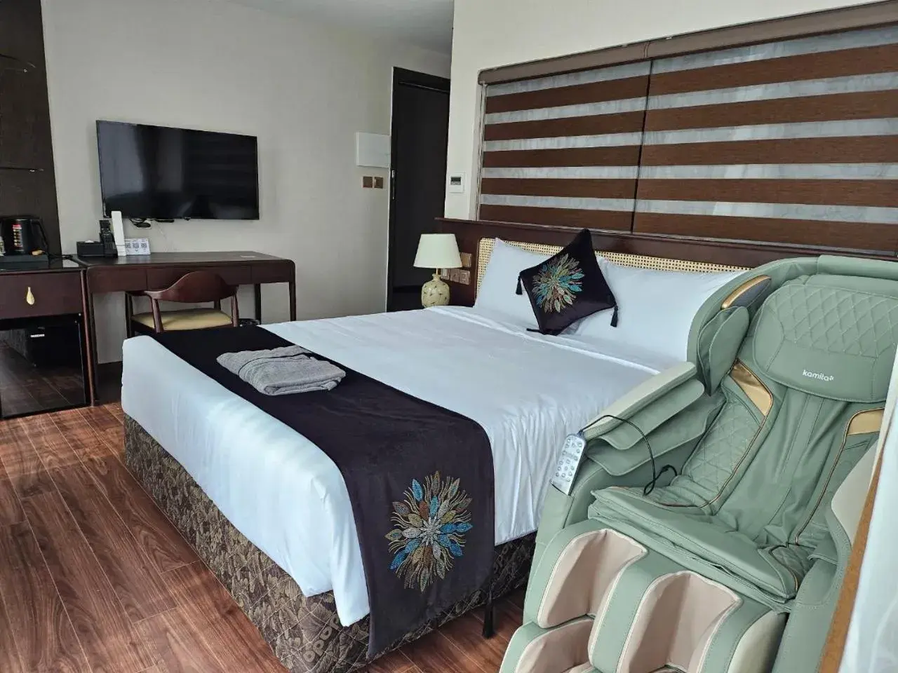 Photo of the whole room, Bed in MOMIZI HANOI 2 - PHAN KE BINH Photo of the whole room, Bed in MOMIZI HANOI 2 - PHAN KE BINH