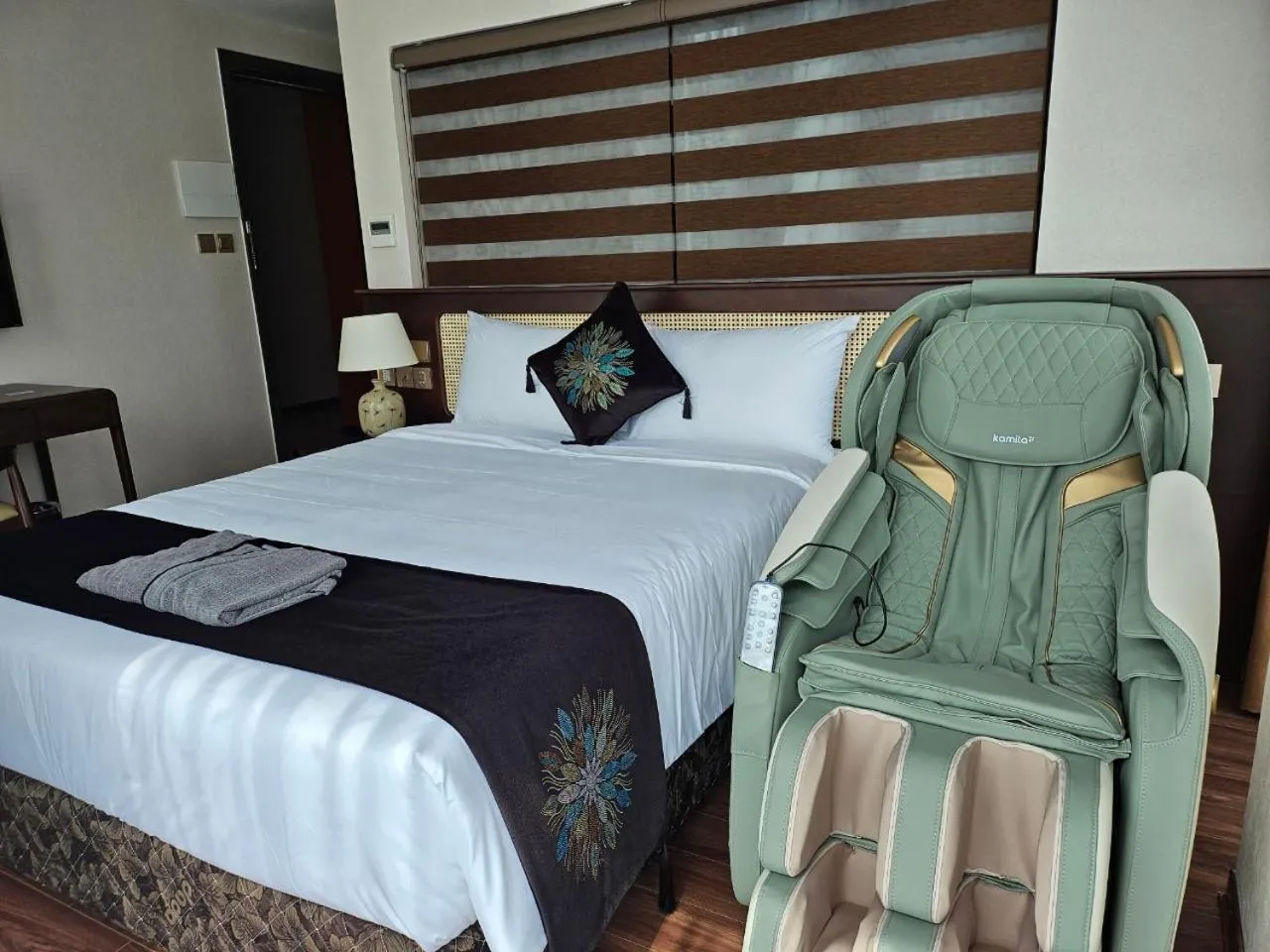 Bedroom, Bed in MOMIZI HANOI 2 - PHAN KE BINH