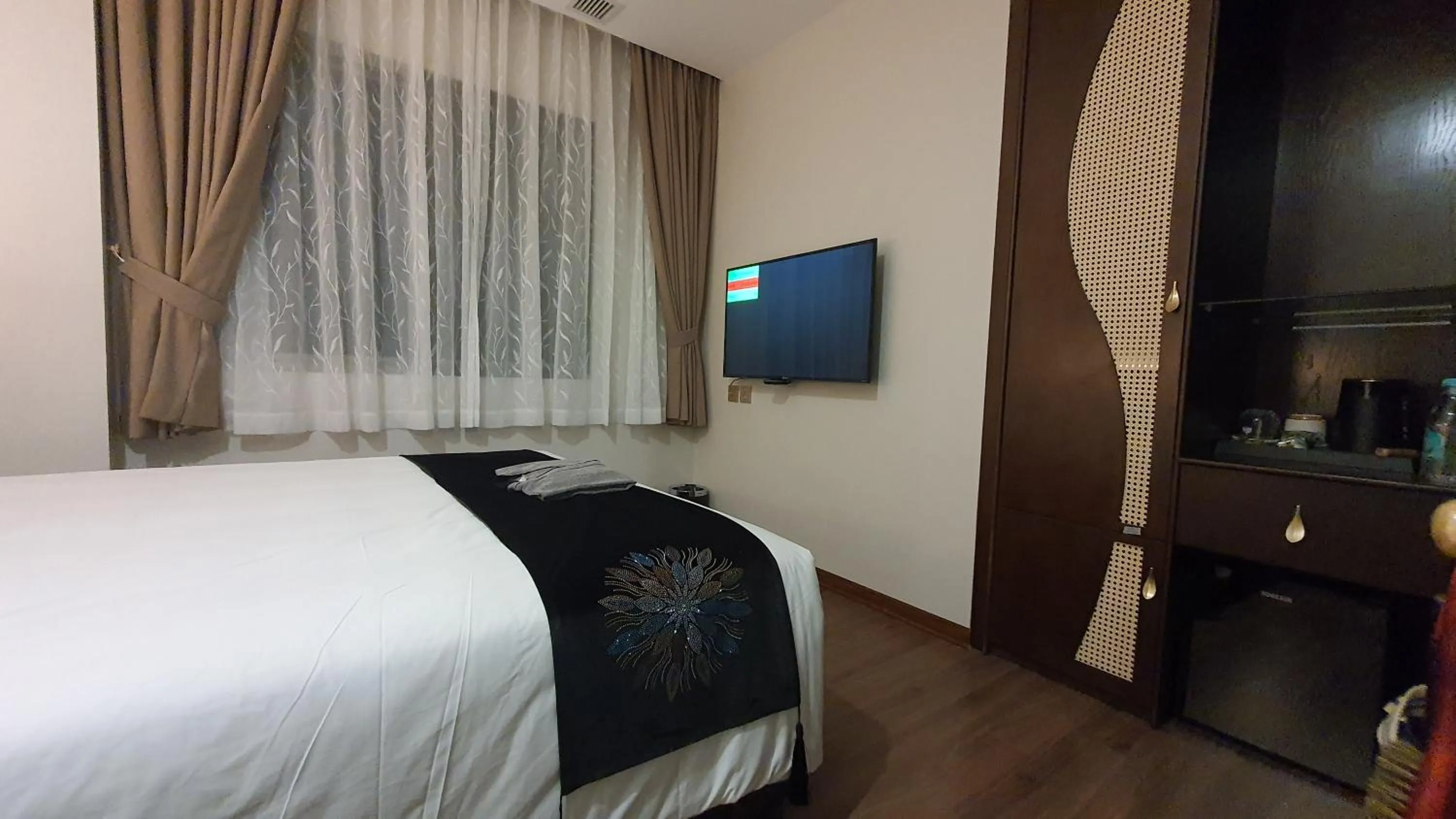 Bed in MOMIZI HANOI 2 - PHAN KE BINH