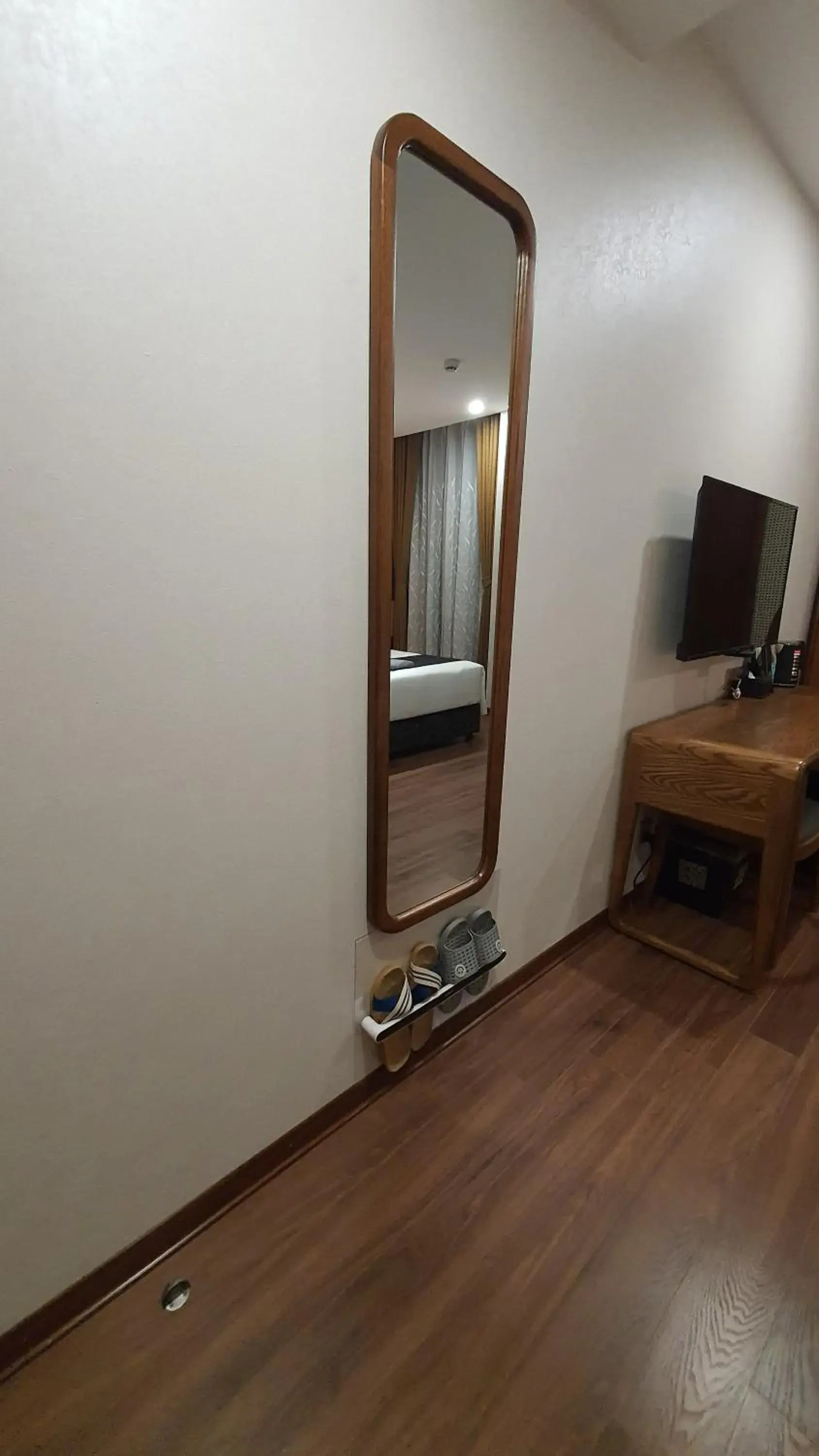 Twin Room with Bath - single occupancy in MOMIZI HANOI 2 - PHAN KE BINH Twin Room with Bath - single occupancy in MOMIZI HANOI 2 - PHAN KE BINH