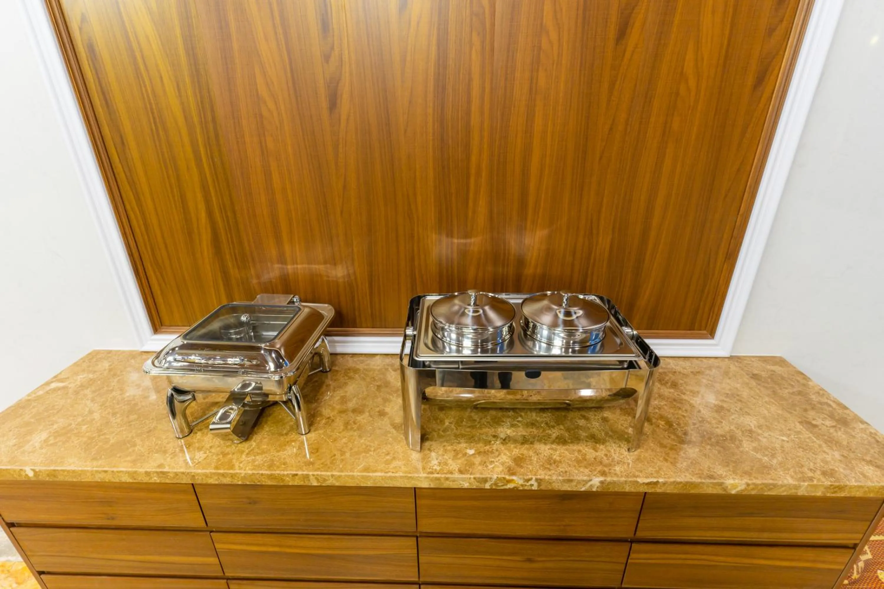 Restaurant/places to eat in CM Hotel & Apartment