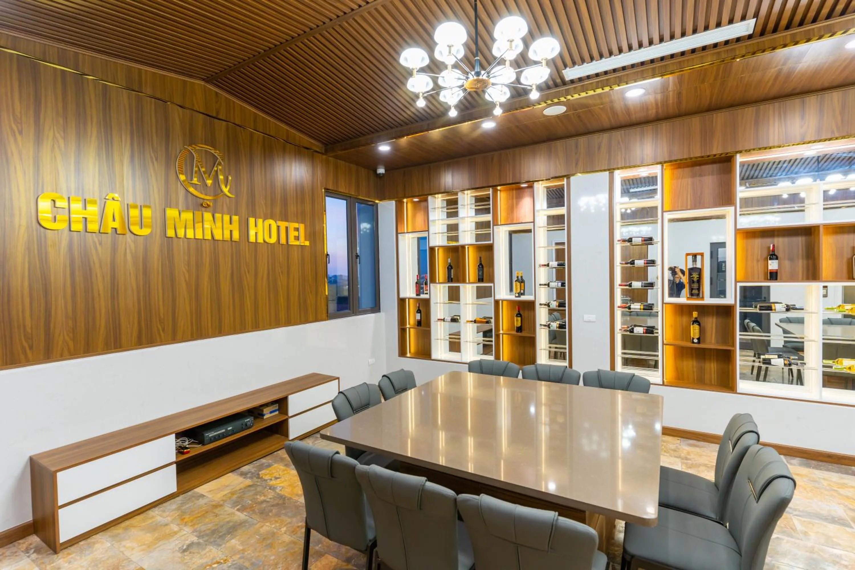 Restaurant/places to eat in CM Hotel & Apartment