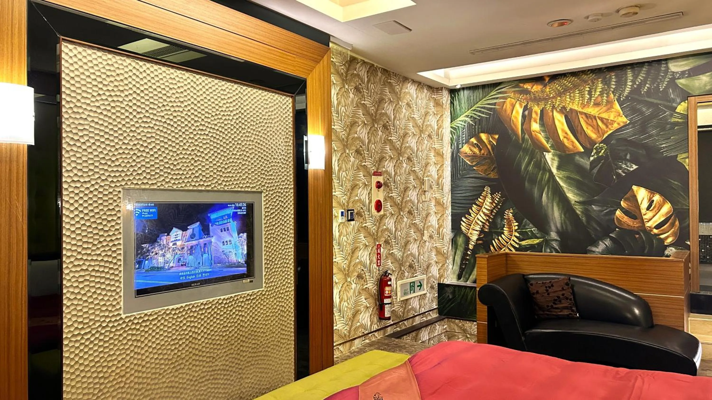 Bed in Shining Motel