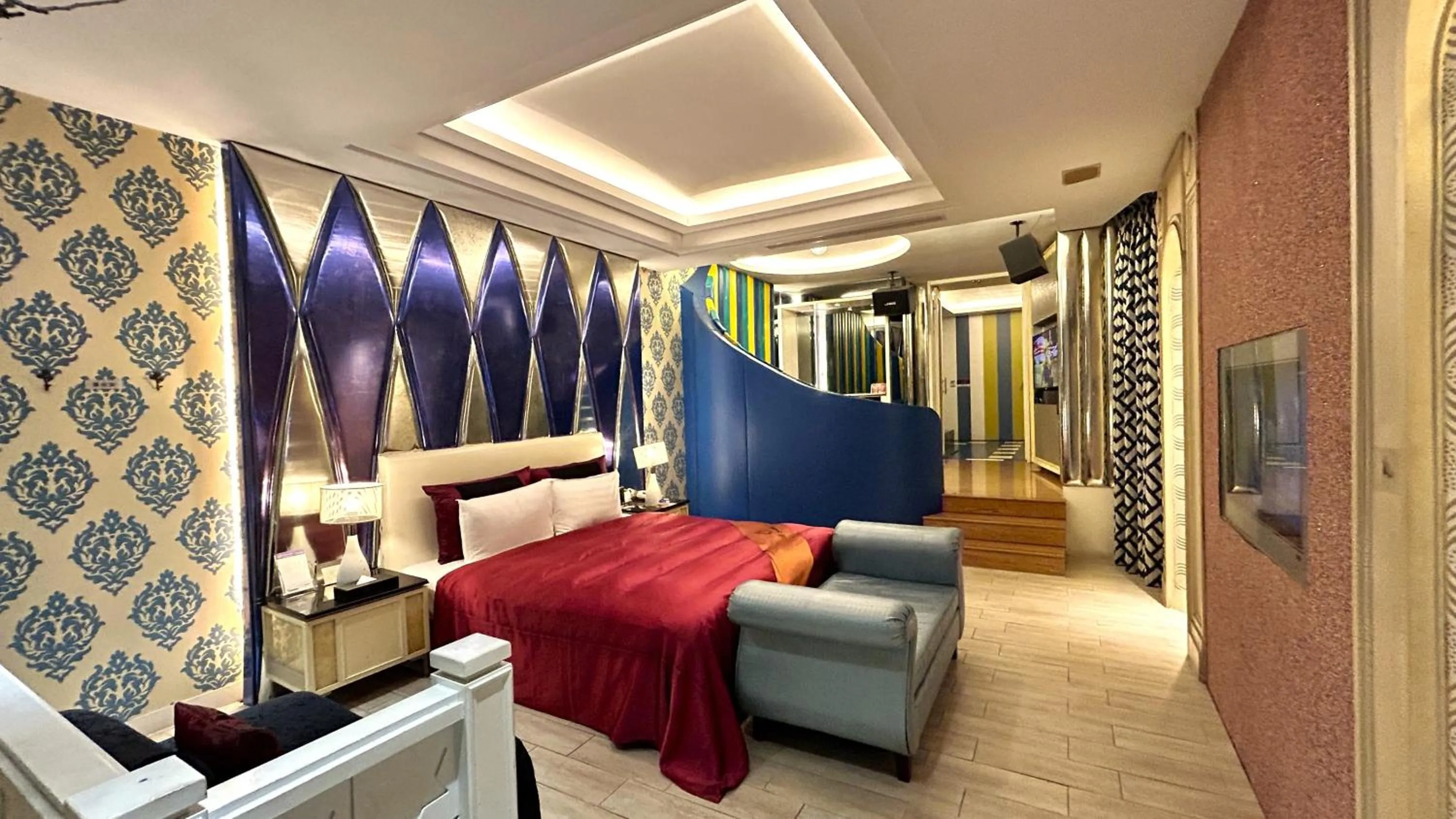 Bed in Shining Motel