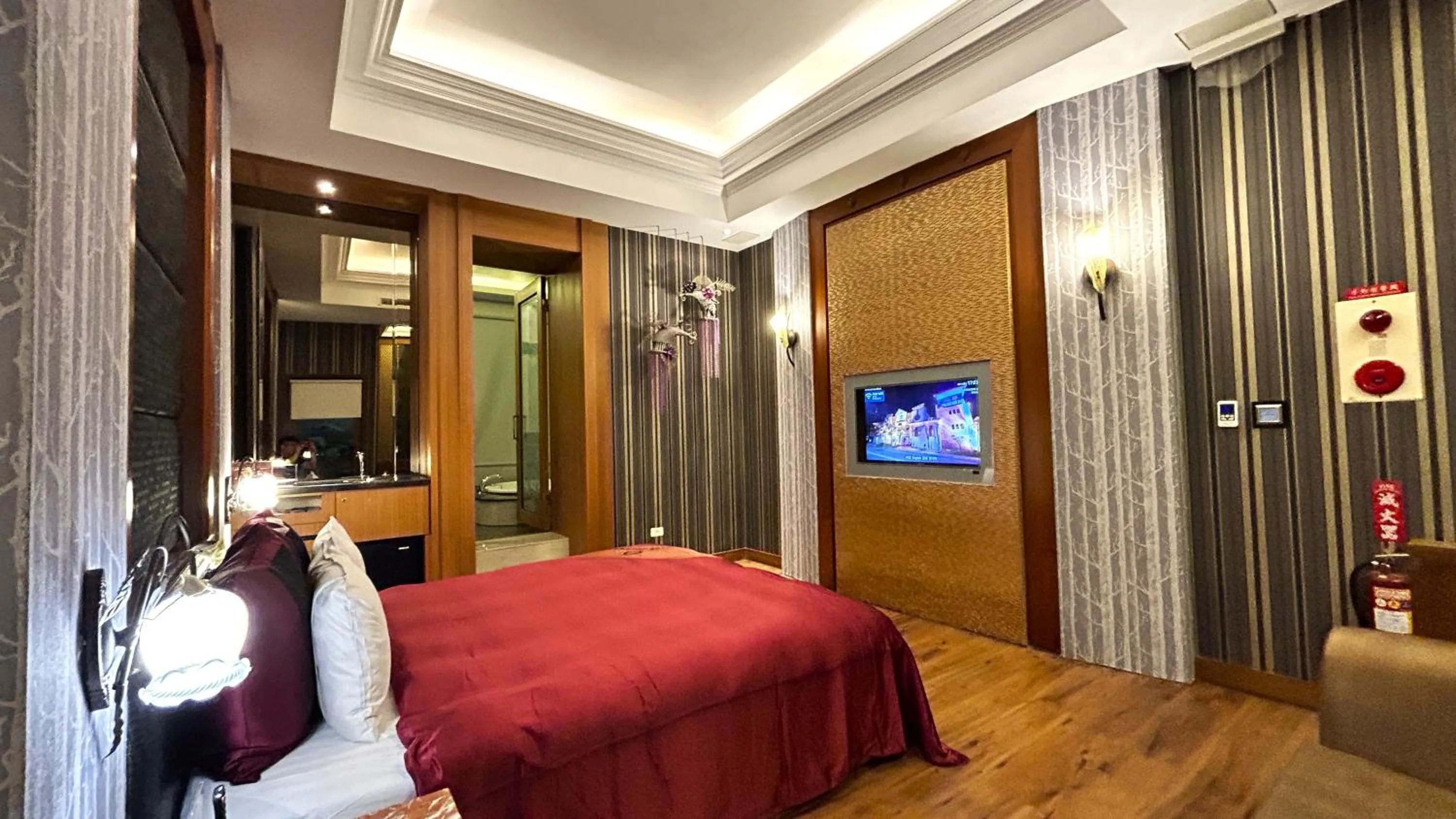 Bed in Shining Motel