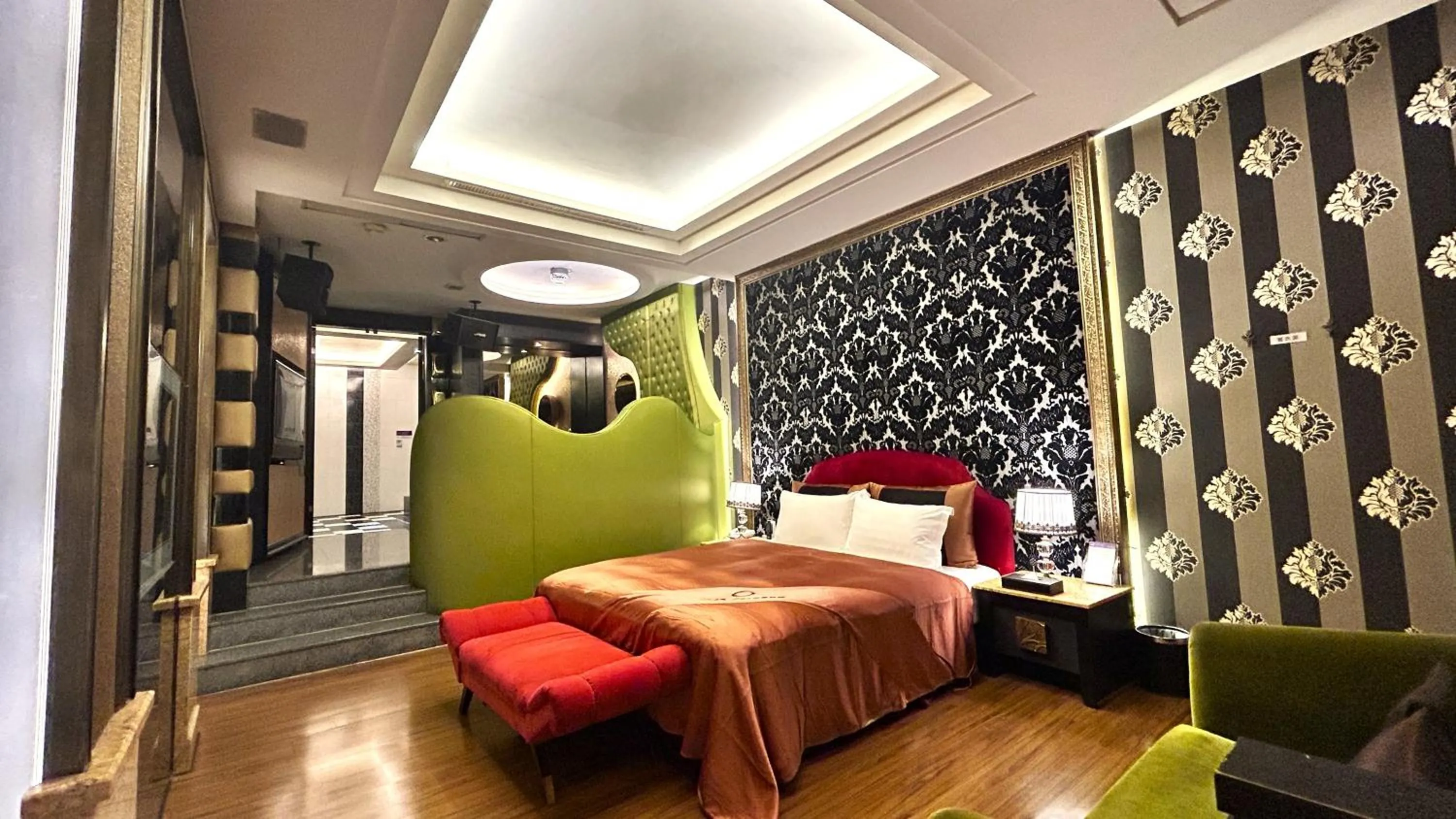 Bed in Shining Motel