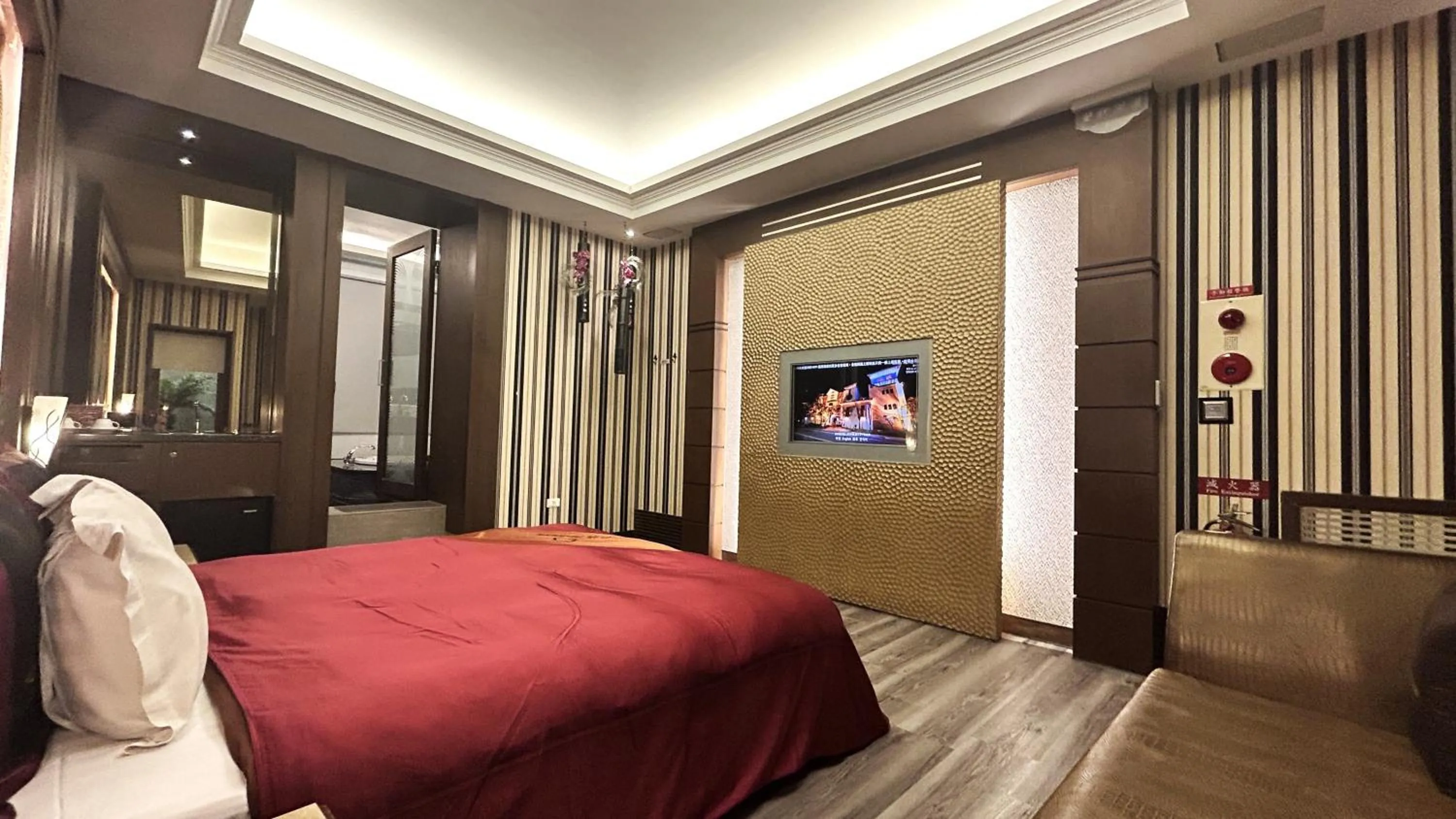 Bed in Shining Motel