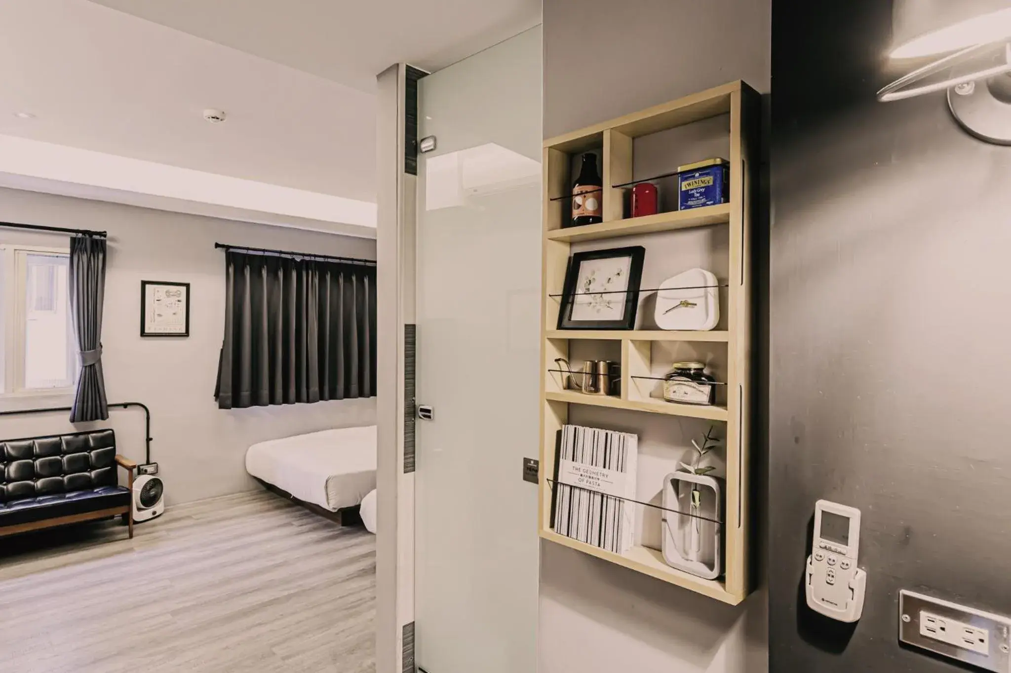 Decorative detail, Bed in 仁愛小公館-市區近東大門 Decorative detail, Bed in 仁愛小公館-市區近東大門