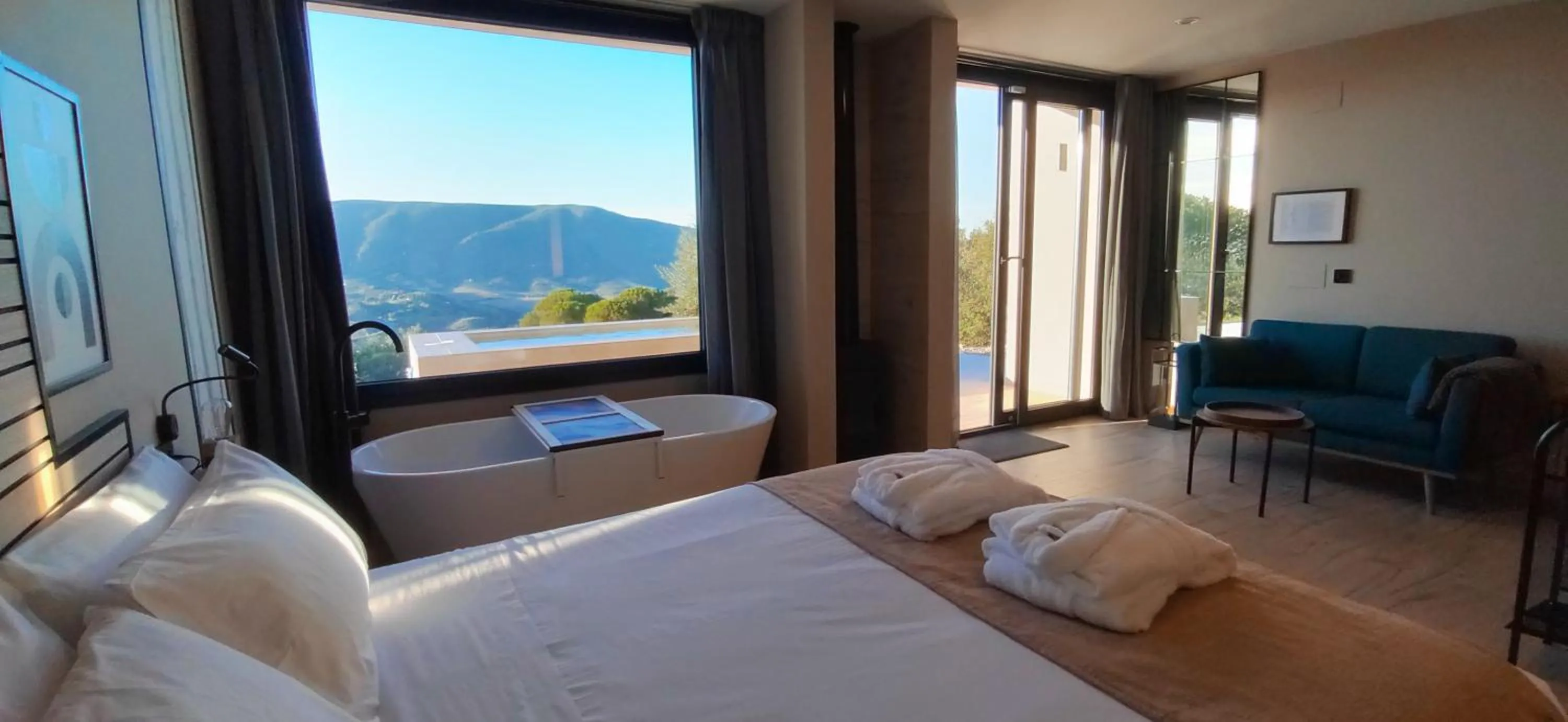 Photo of the whole room, Bed in Las estrellas del duende