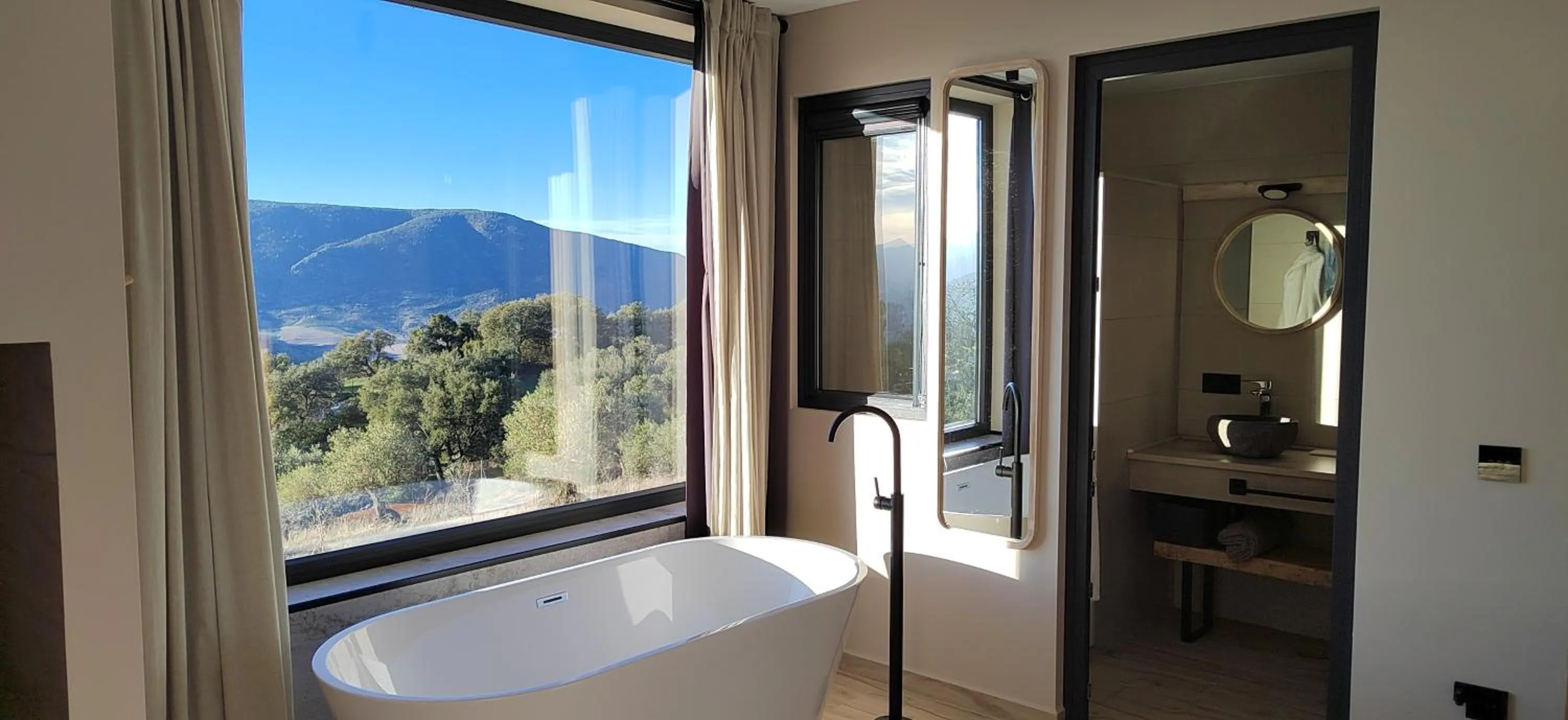 Mountain view in Las estrellas del duende