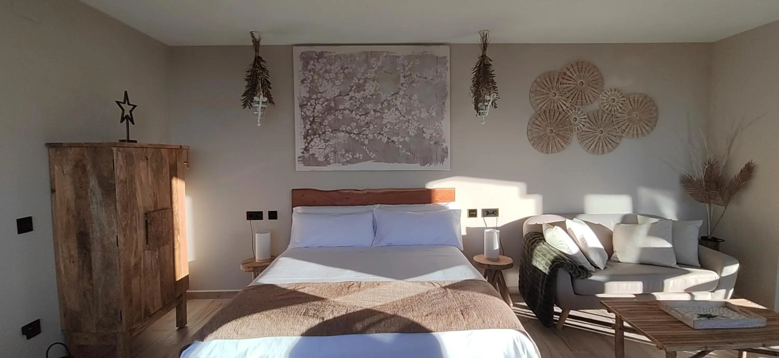 Bedroom, Bed in Las estrellas del duende