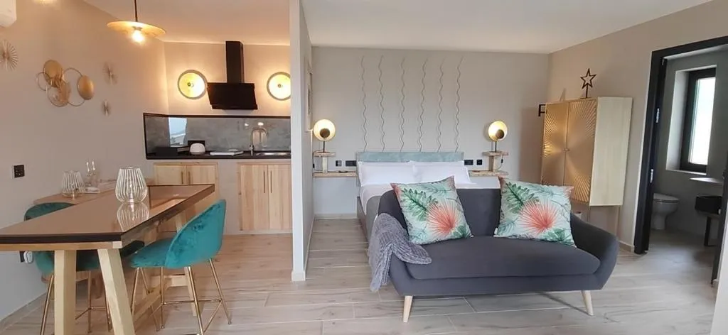 Photo of the whole room in Las estrellas del duende