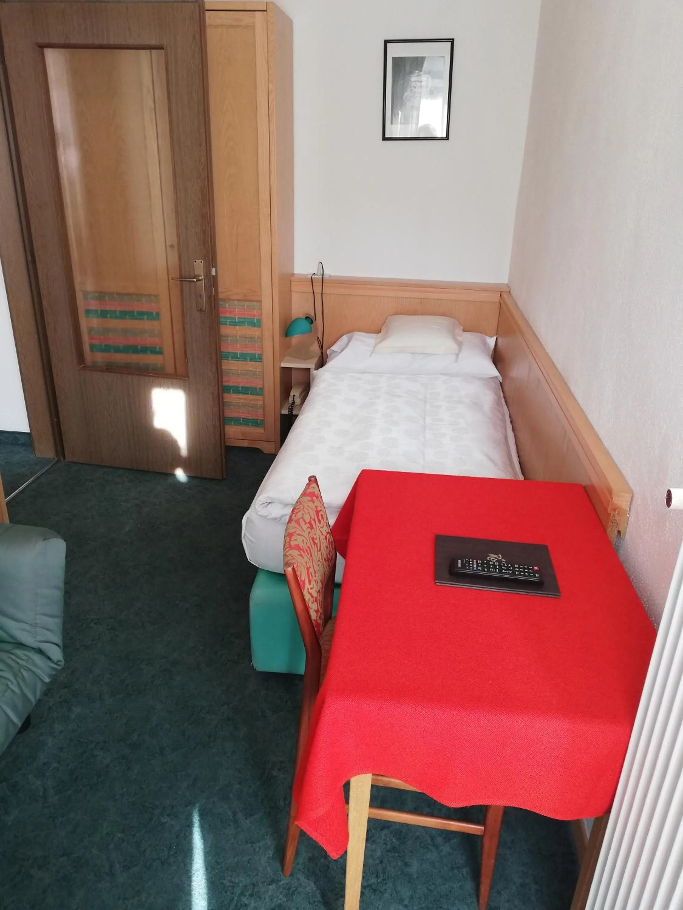 Photo of the whole room, Bed in Hotel Rodes