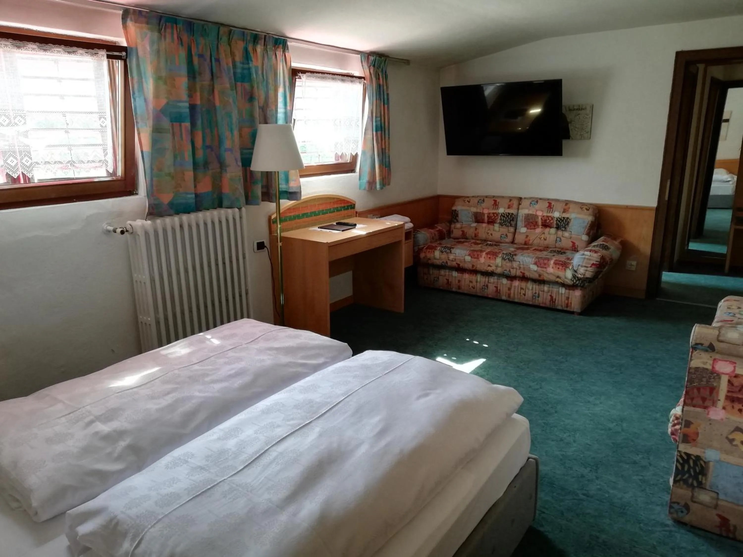 Photo of the whole room, Bed in Hotel Rodes