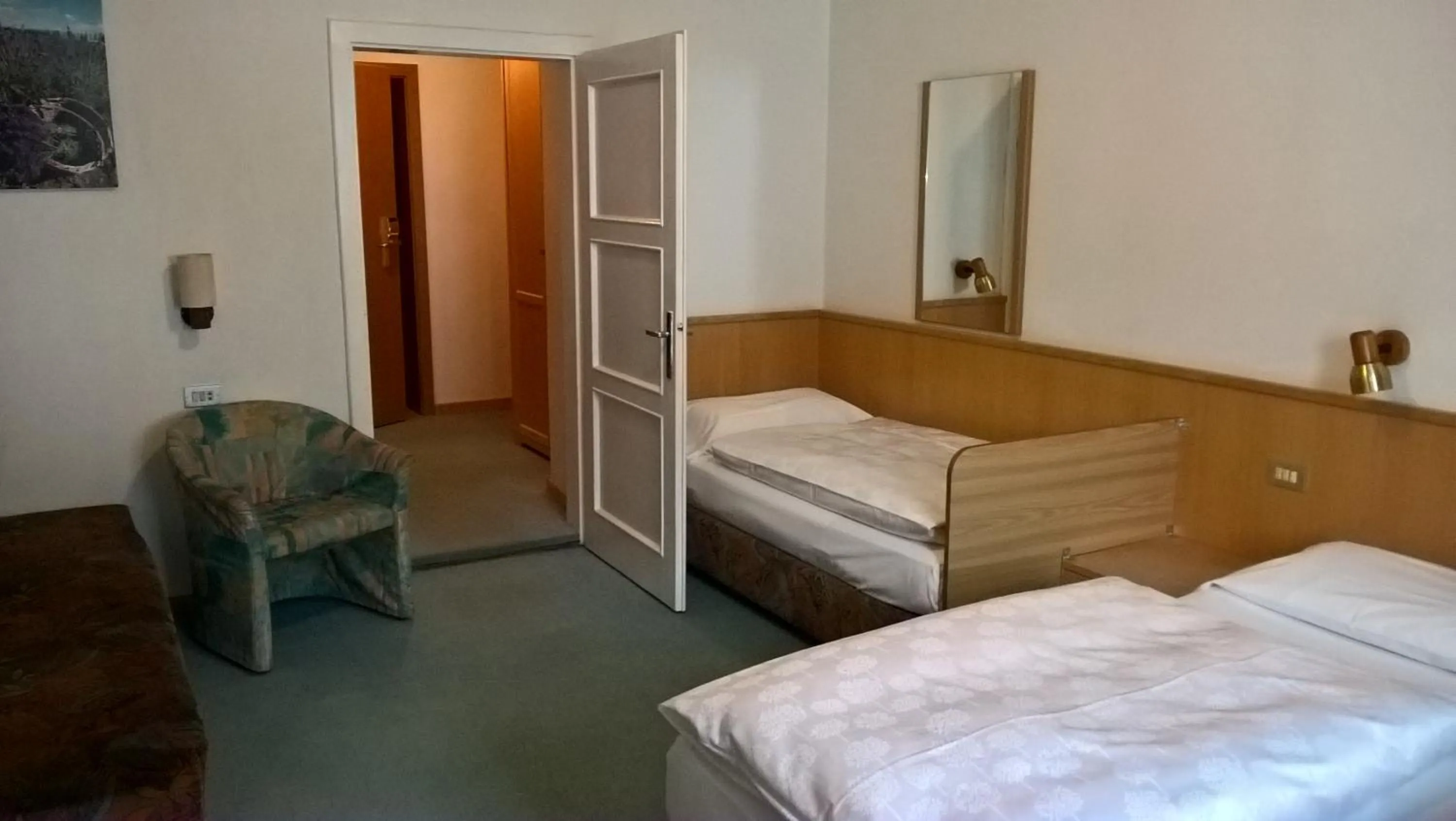 Photo of the whole room, Bed in Hotel Rodes