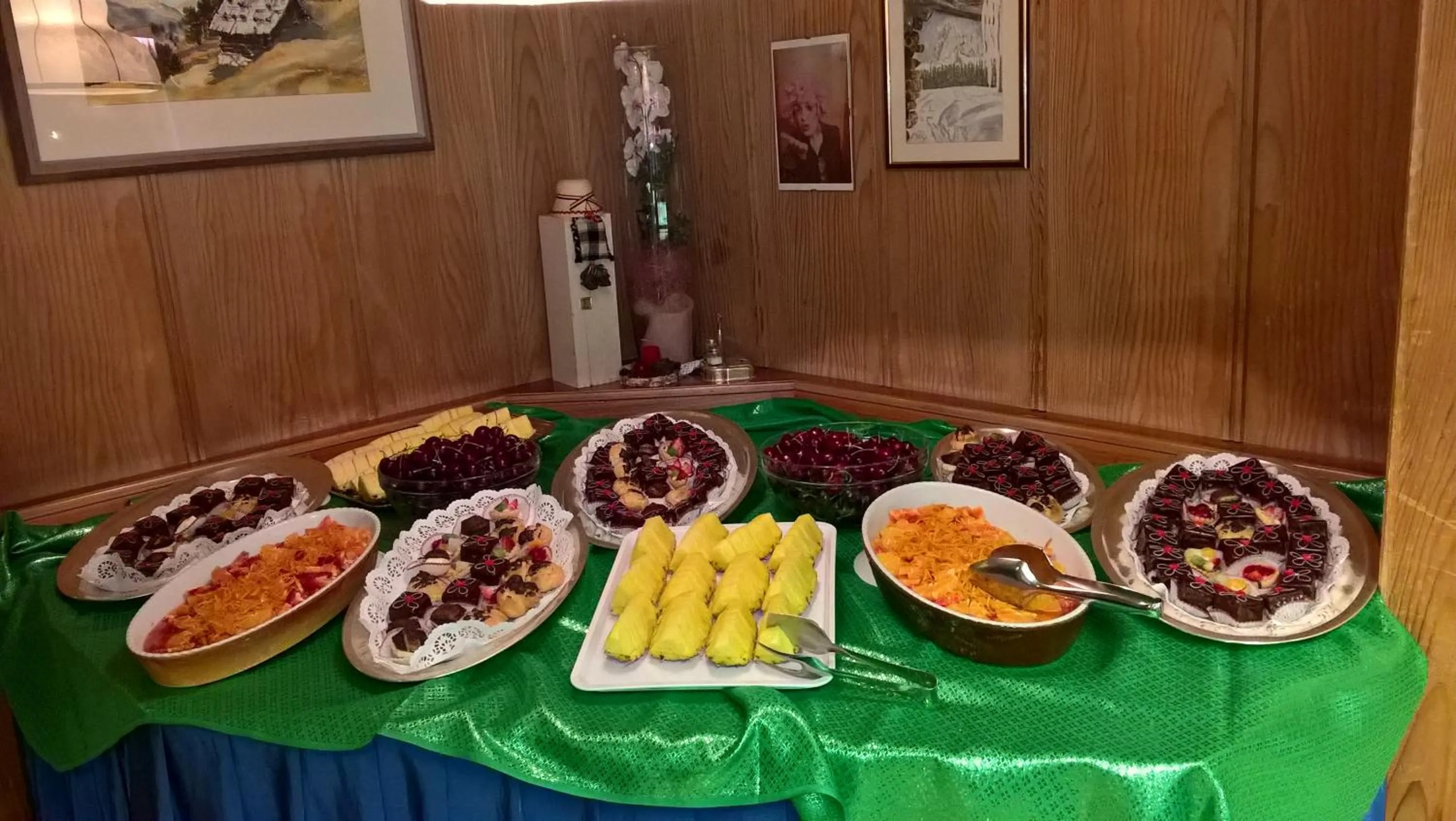 Restaurant/places to eat in Hotel Rodes