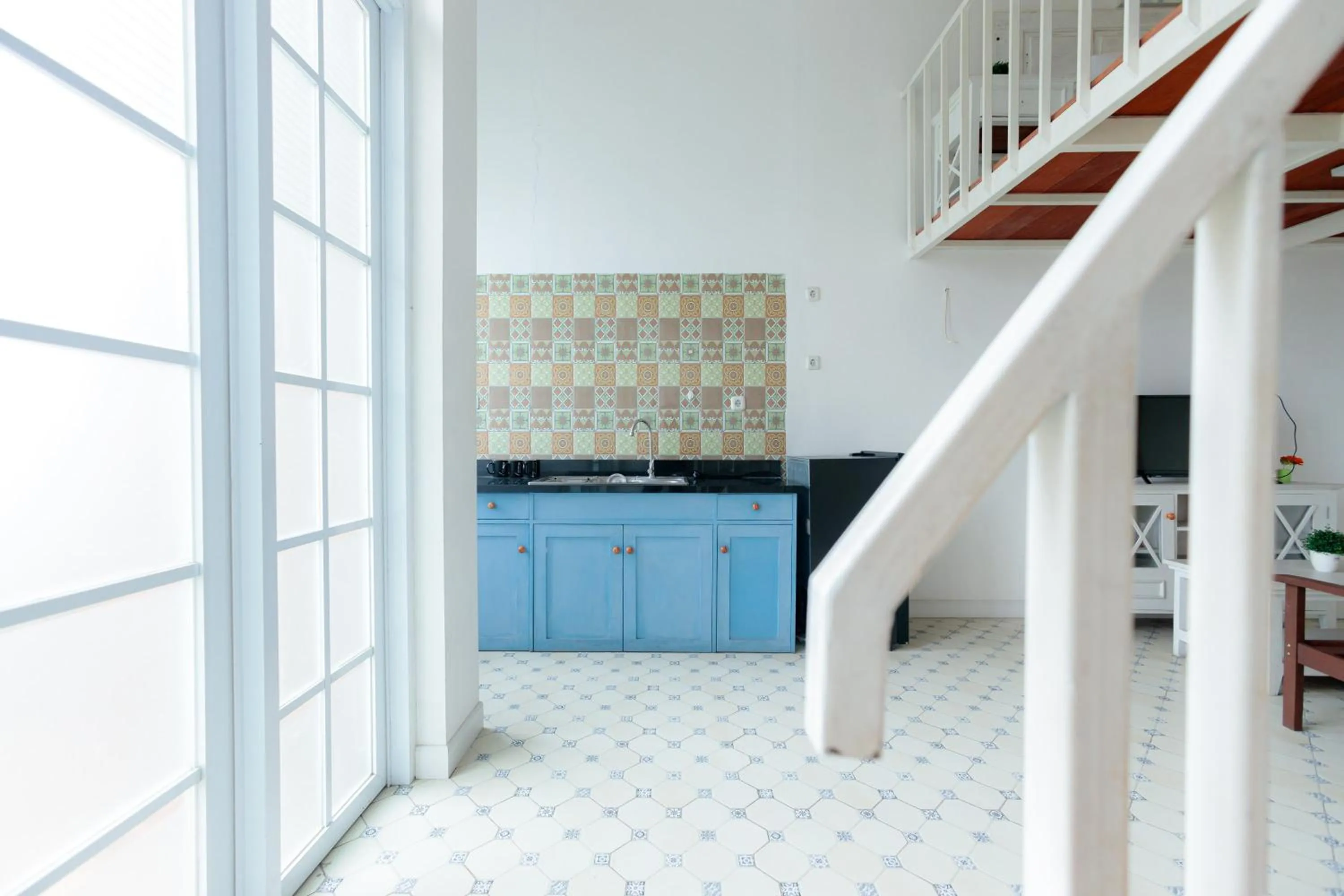 Kitchen or kitchenette in Urbanview Blessing Residence Surabaya by RedDoorz