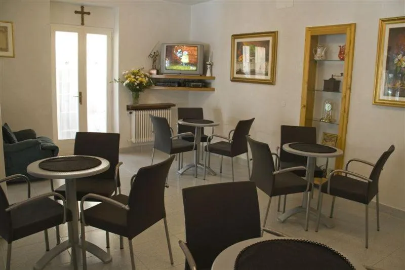 Communal lounge/ TV room in Albergo Al Pescatore