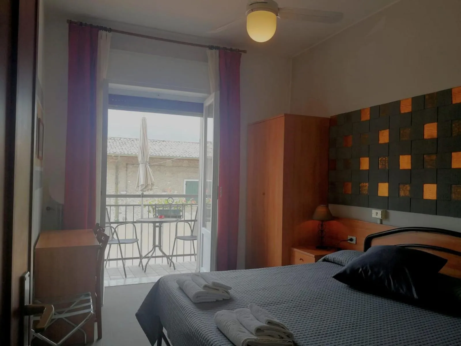 Bed in Albergo Al Pescatore