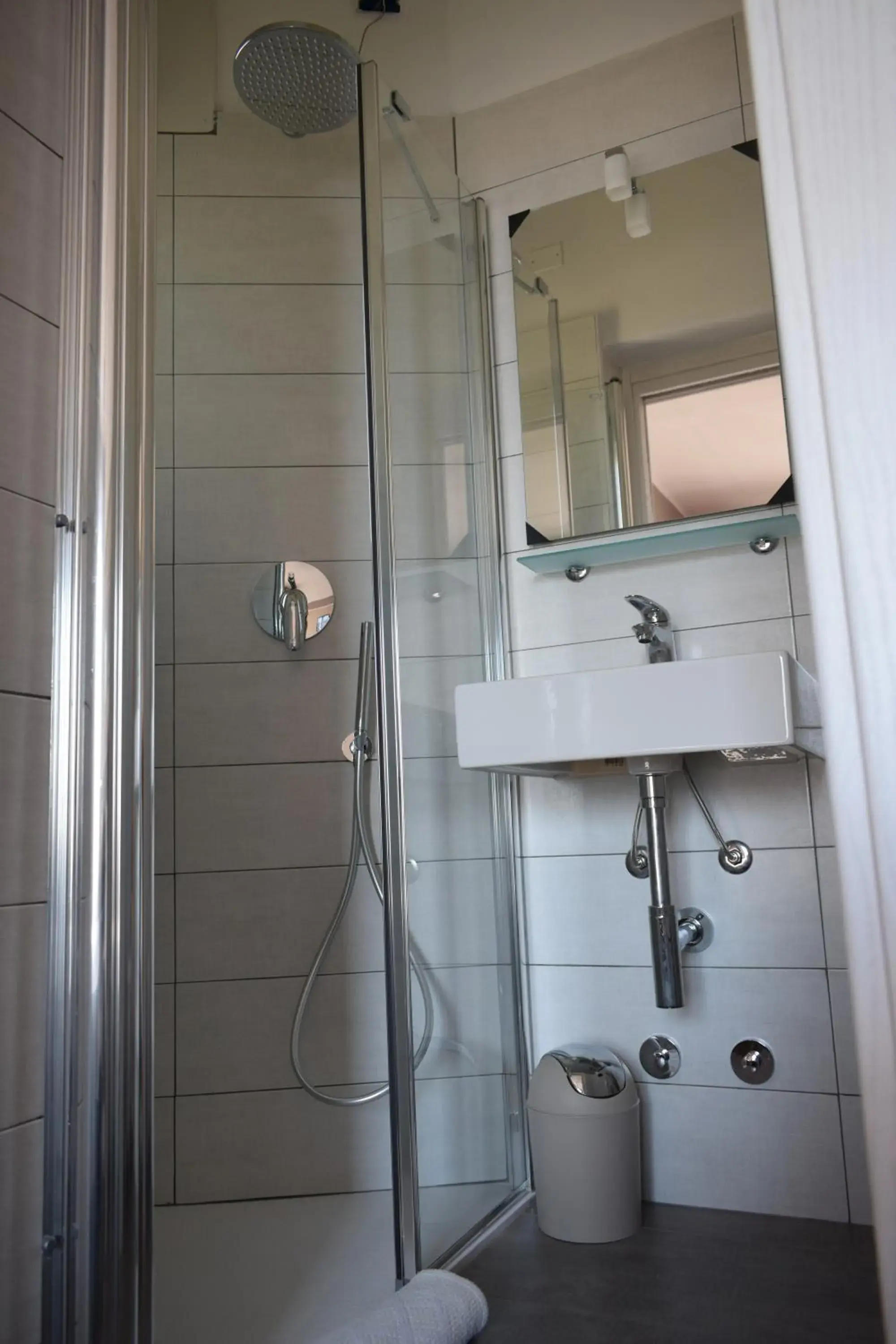 Shower, Bathroom in Albergo Al Pescatore