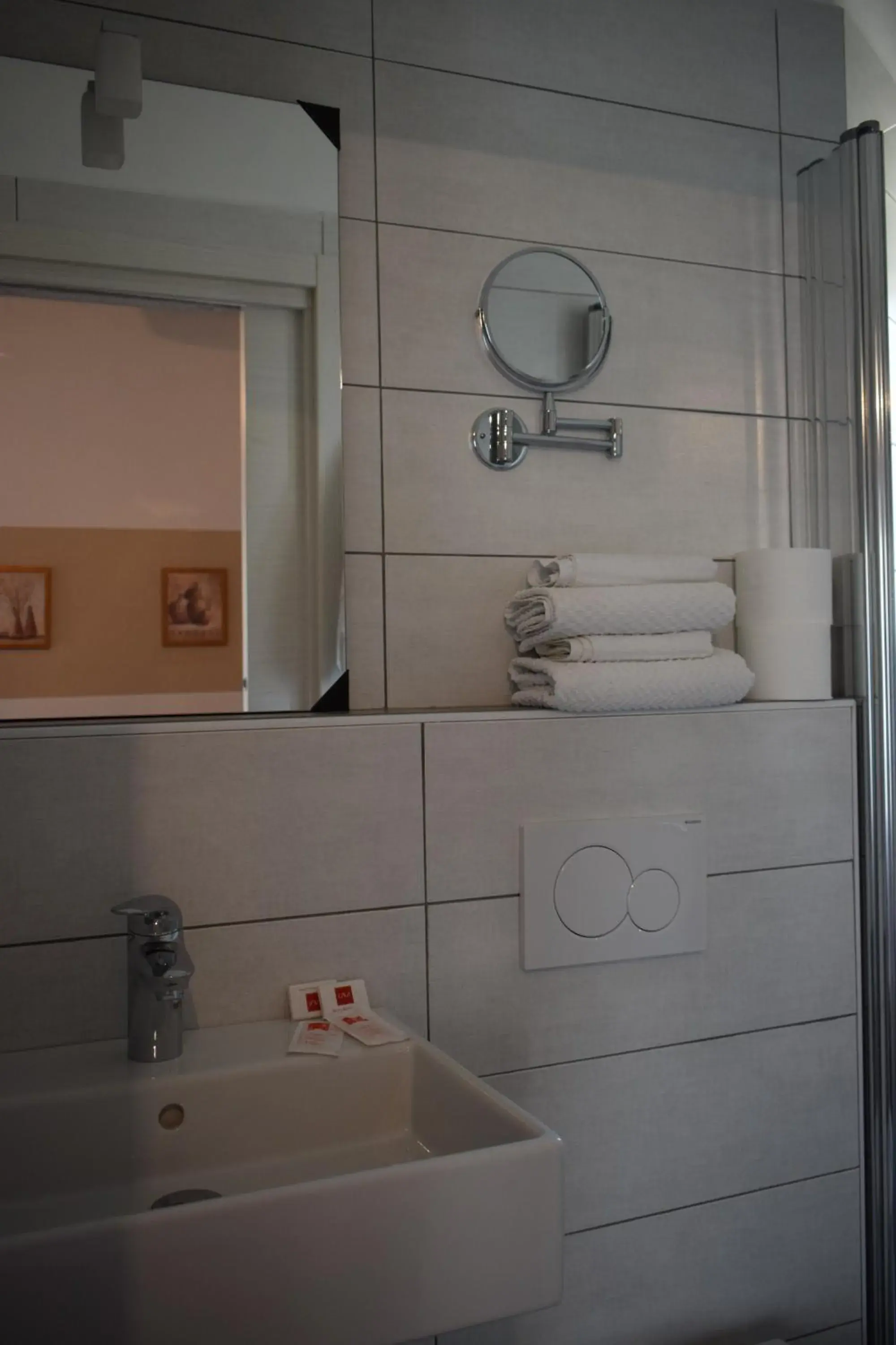 Shower, Bathroom in Albergo Al Pescatore