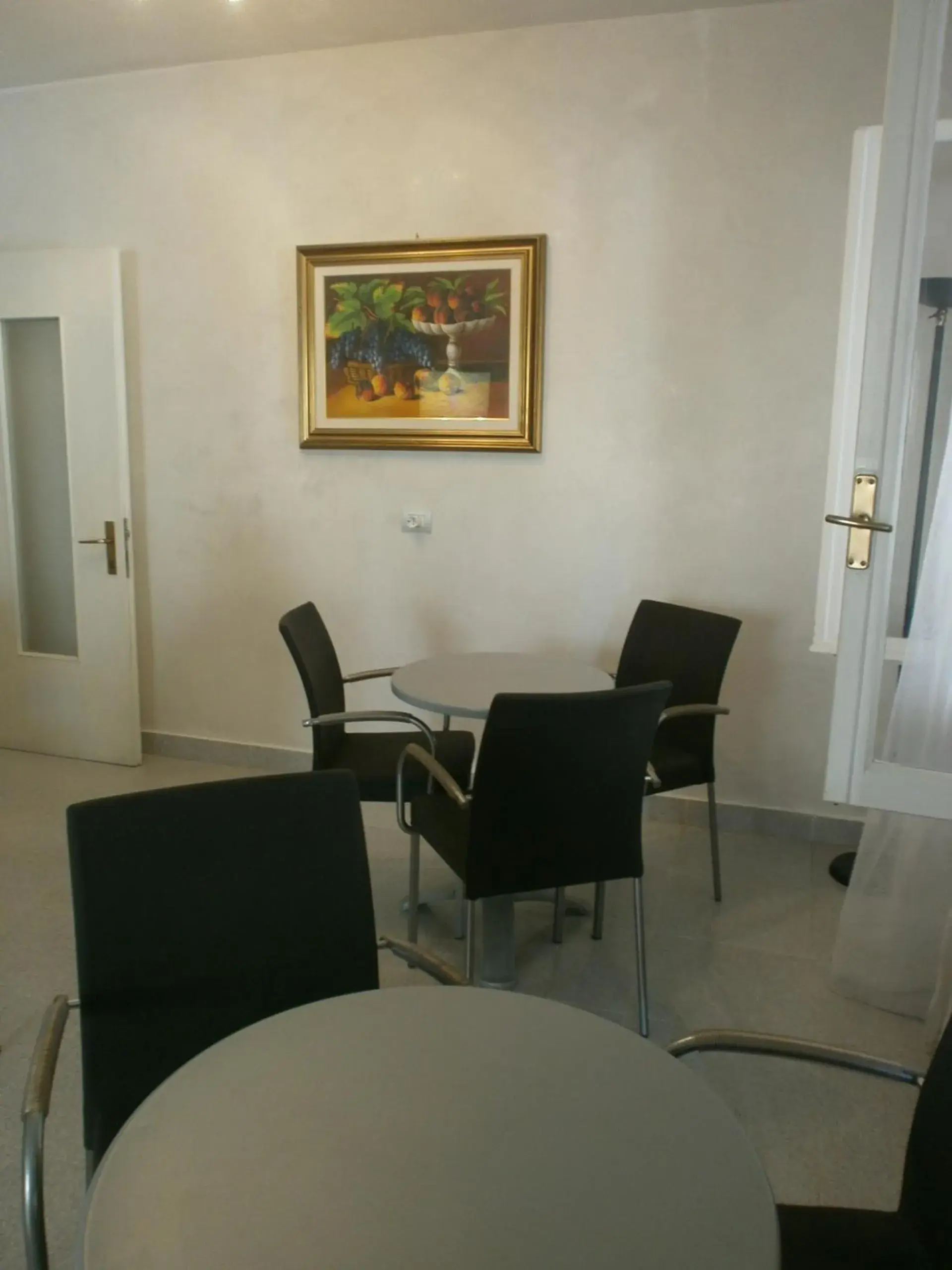 Communal lounge/ TV room, Seating Area in Albergo Al Pescatore