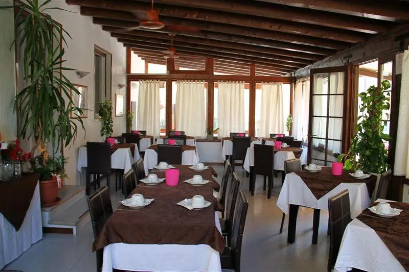 Restaurant/places to eat in Albergo Al Pescatore