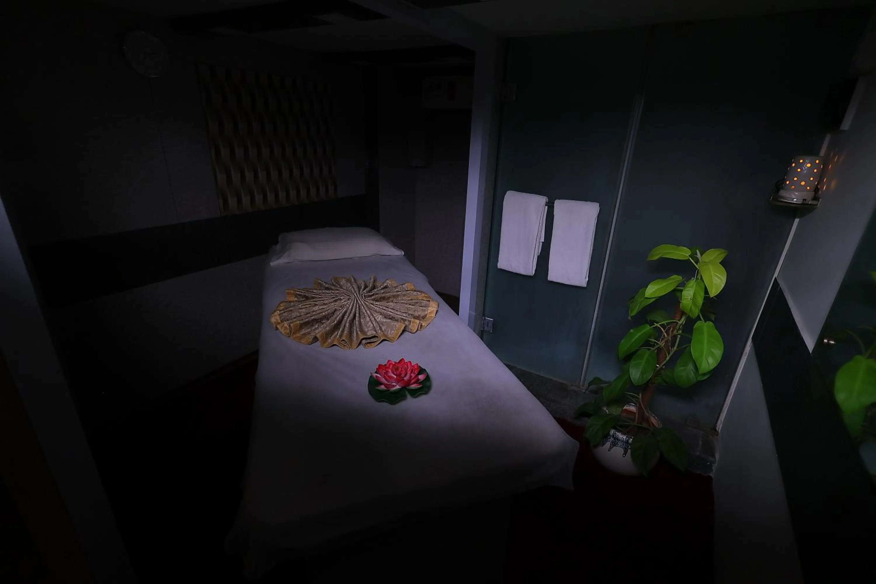 Spa and wellness centre/facilities, Bed in Regenta Orkos Kolkata by Royal Orchid Hotels Limited