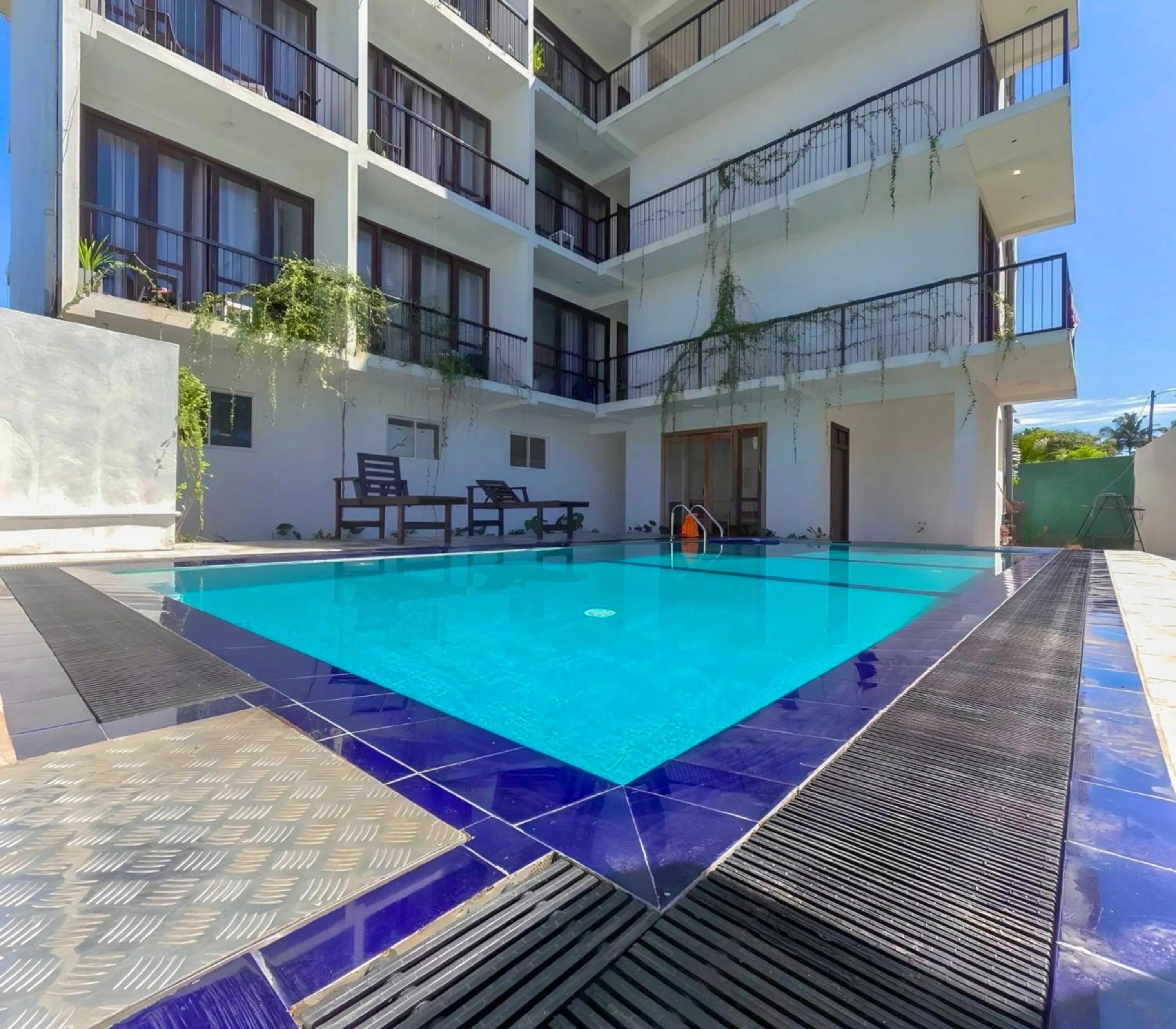 Property building in Traveller's Hotel Hikkaduwa