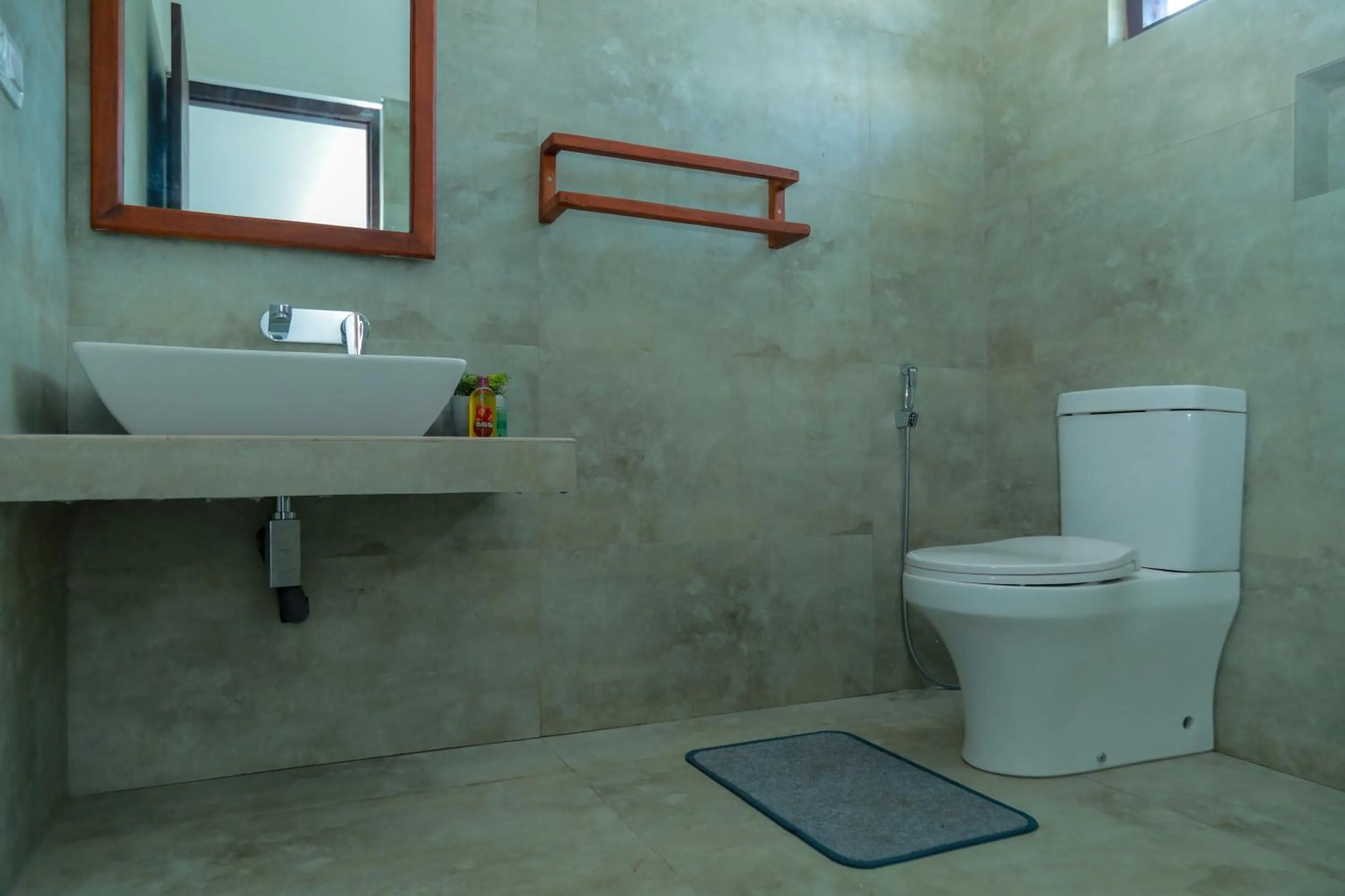 Toilet in Traveller's Hotel Hikkaduwa