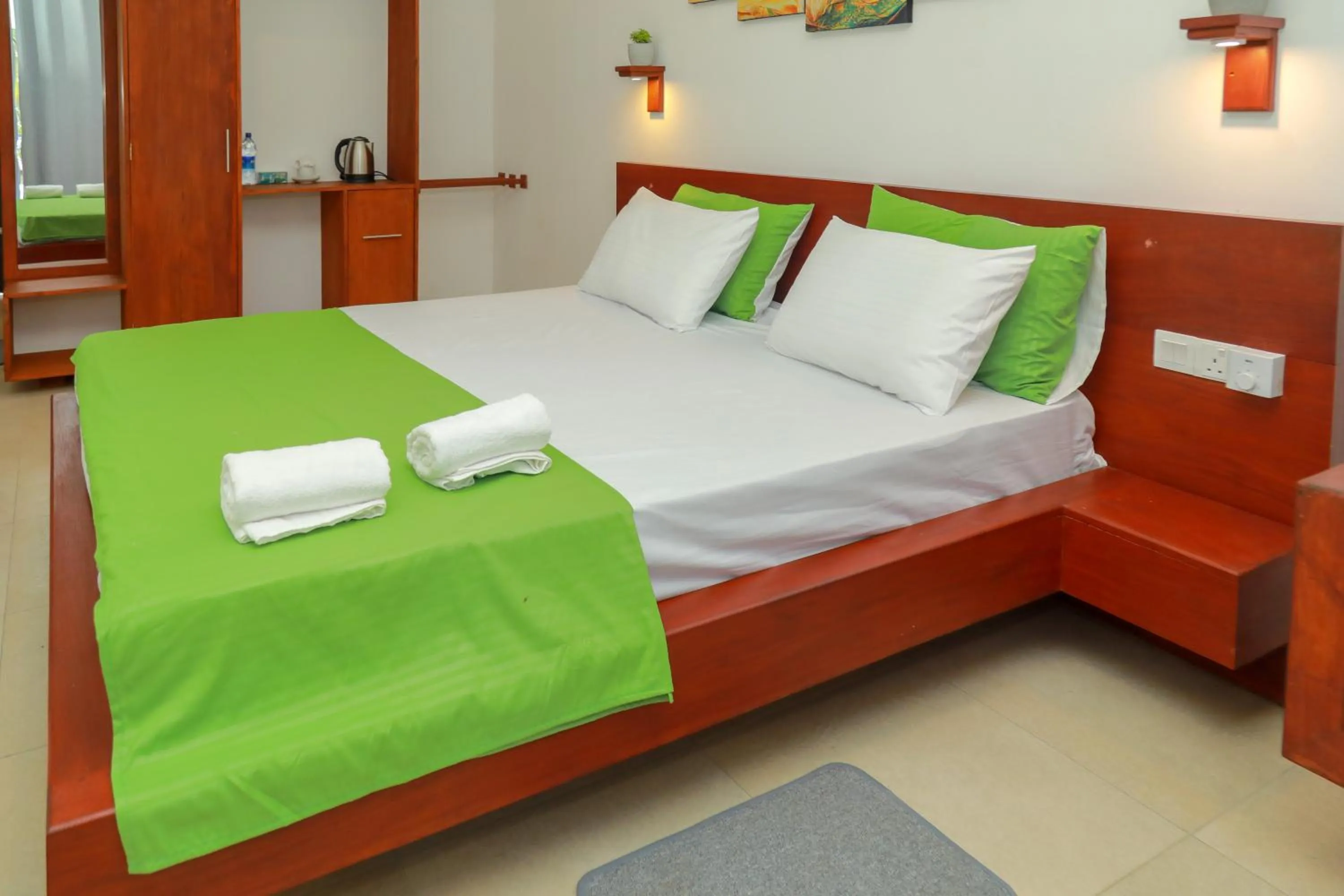 Photo of the whole room, Bed in Traveller's Hotel Hikkaduwa