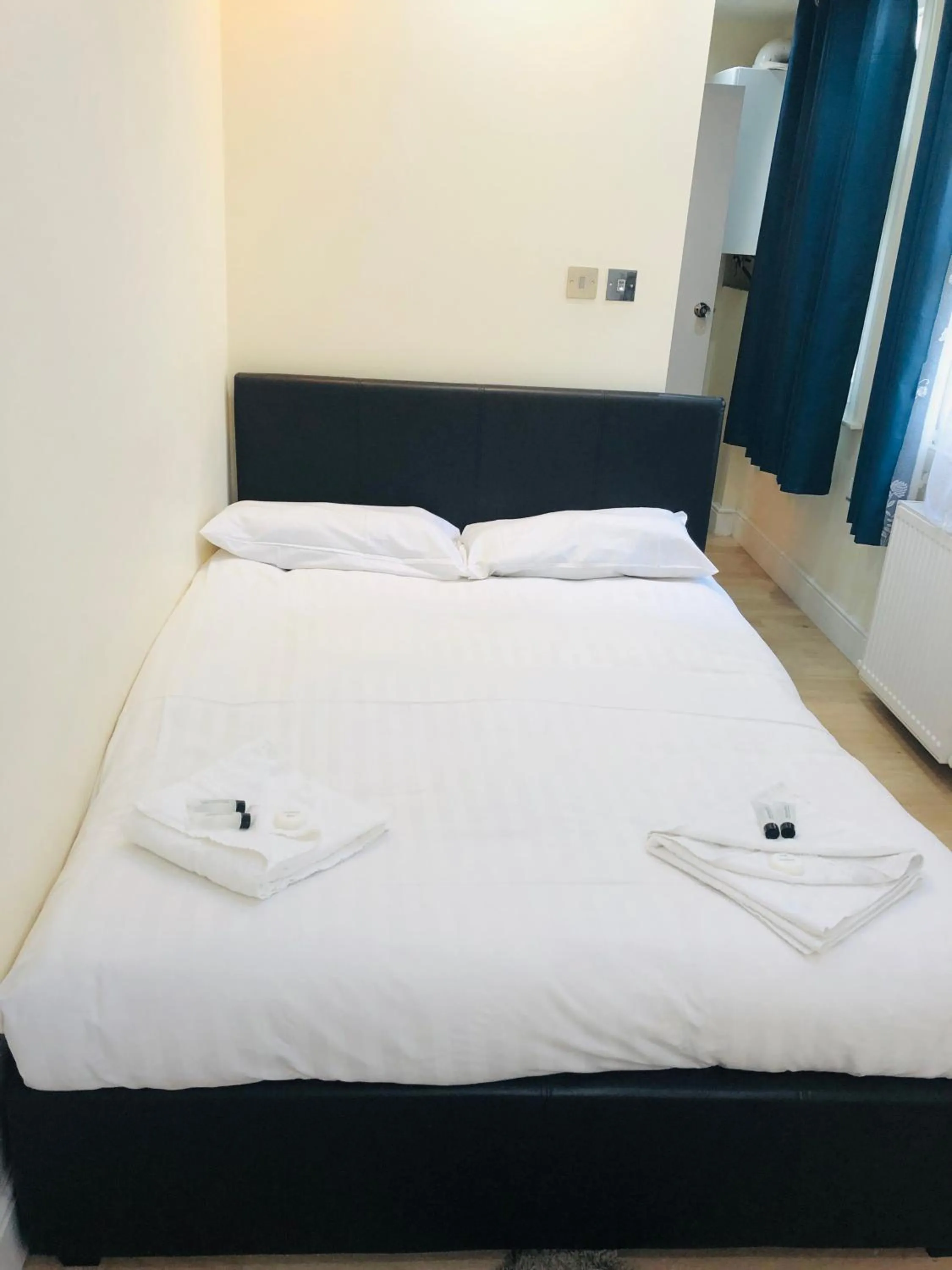 Bed in Kensington and Chelsea Apartment