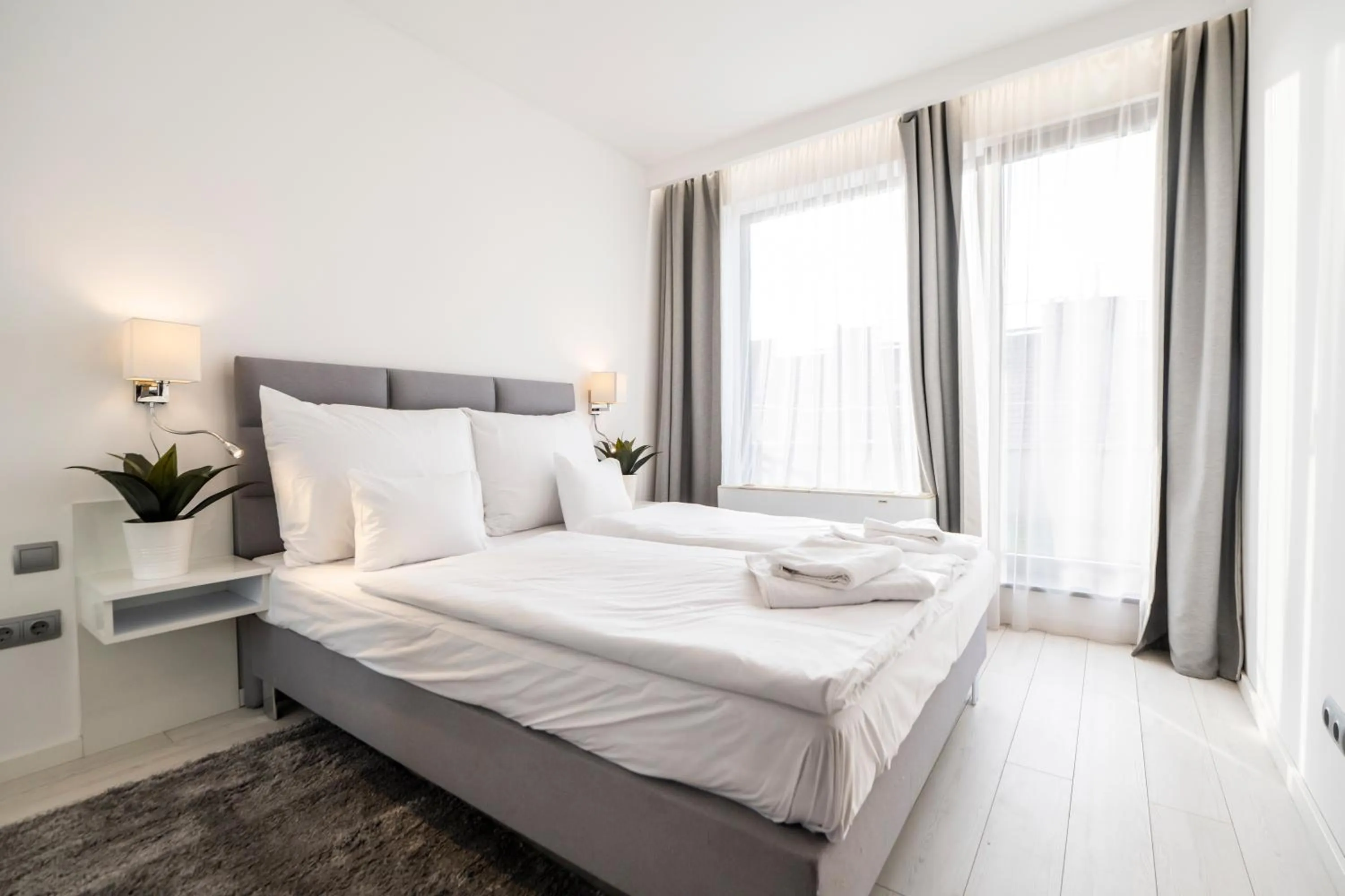 Photo of the whole room, Bed in SWU Opera