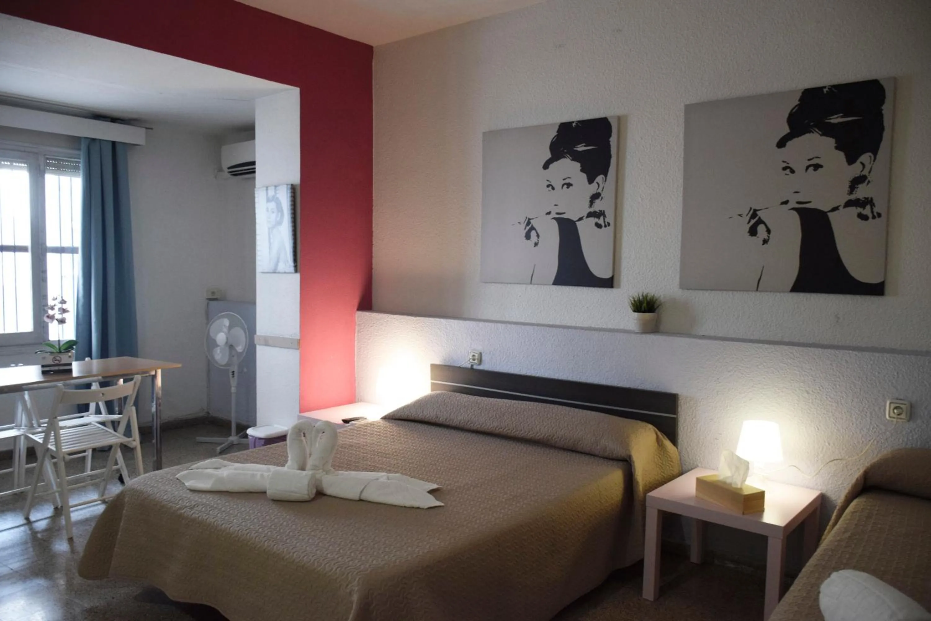 Bedroom in VALENCIA SUITS YOU Centro Histórico, Establecimiento Automatizado-Fast Auto Check in&Out, Solo para Adultos-Adults only