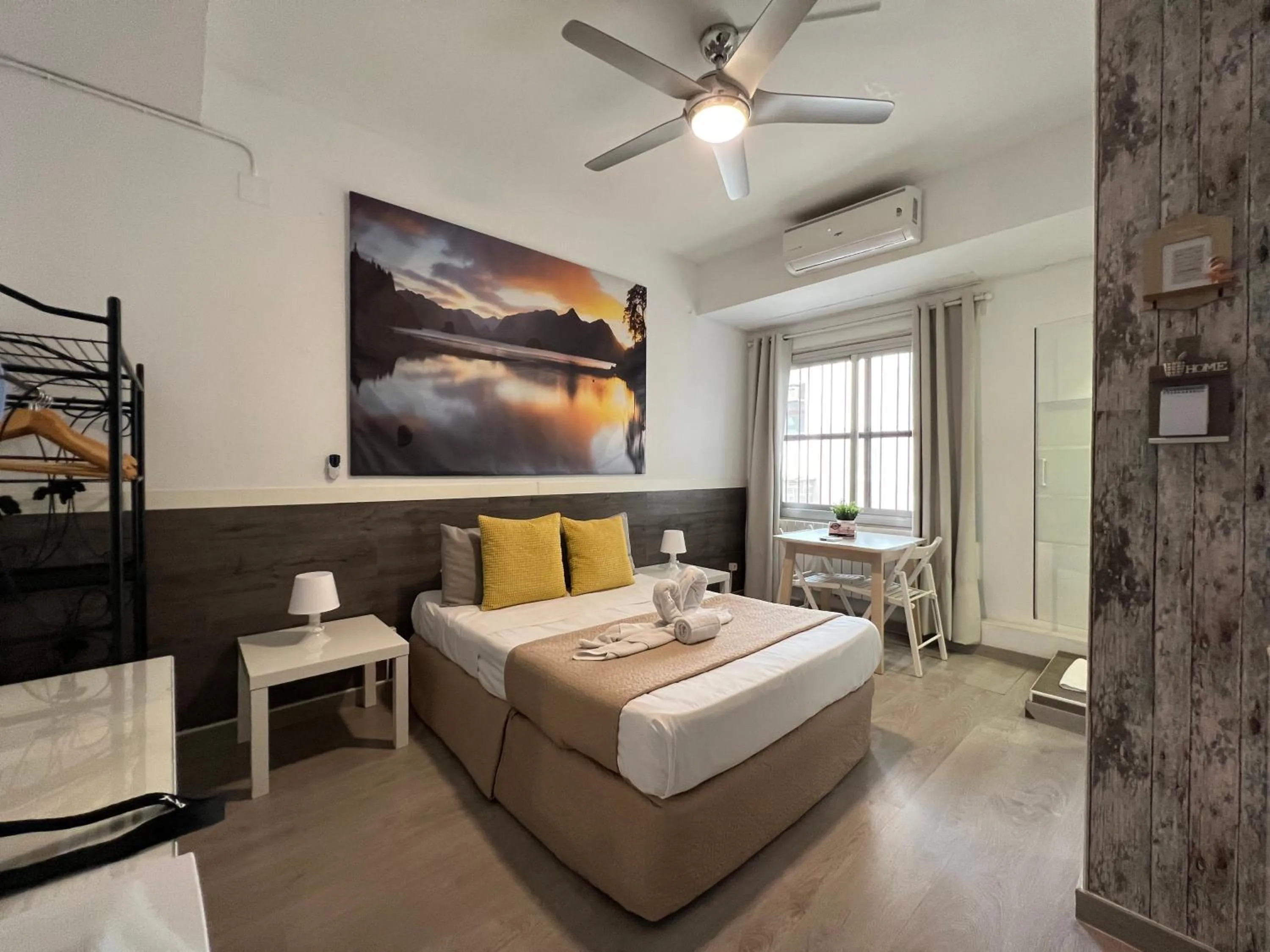 Bed in VALENCIA SUITS YOU Centro Histórico, Establecimiento Automatizado-Fast Auto Check in&Out, Solo para Adultos-Adults only