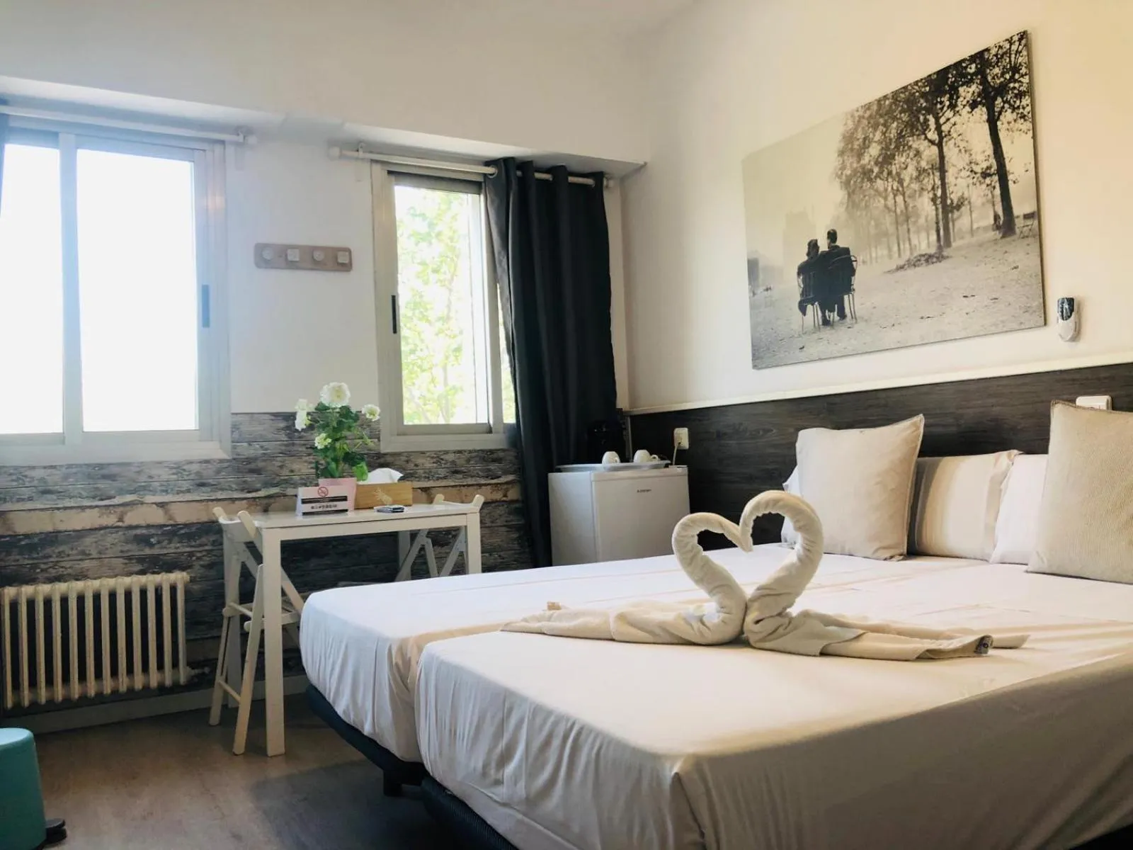 Photo of the whole room, Bed in VALENCIA SUITS YOU Centro Histórico, Establecimiento Automatizado-Fast Auto Check in&Out, Solo para Adultos-Adults only