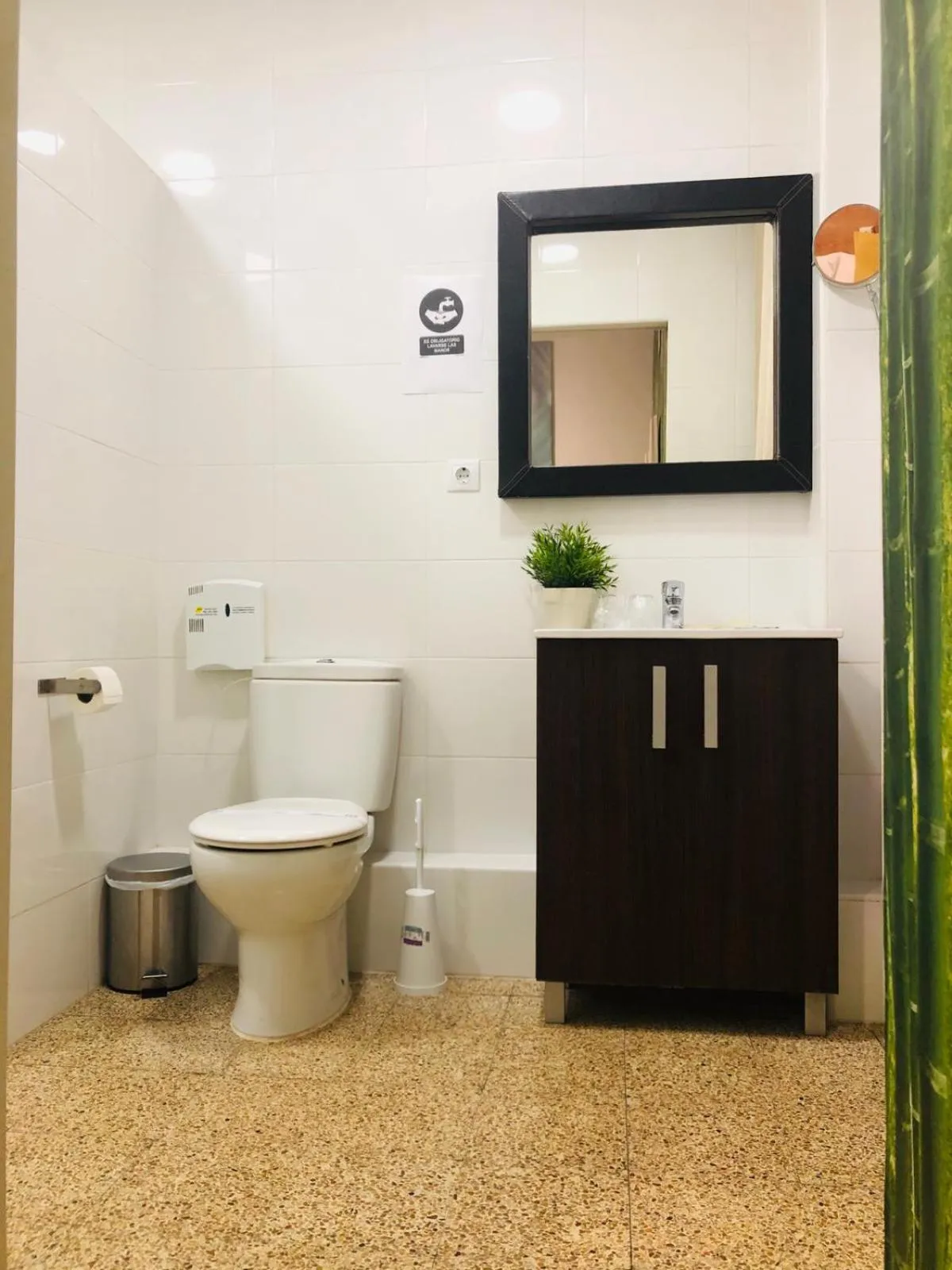 Bathroom in VALENCIA SUITS YOU Centro Histórico, Establecimiento Automatizado-Fast Auto Check in&Out, Solo para Adultos-Adults only