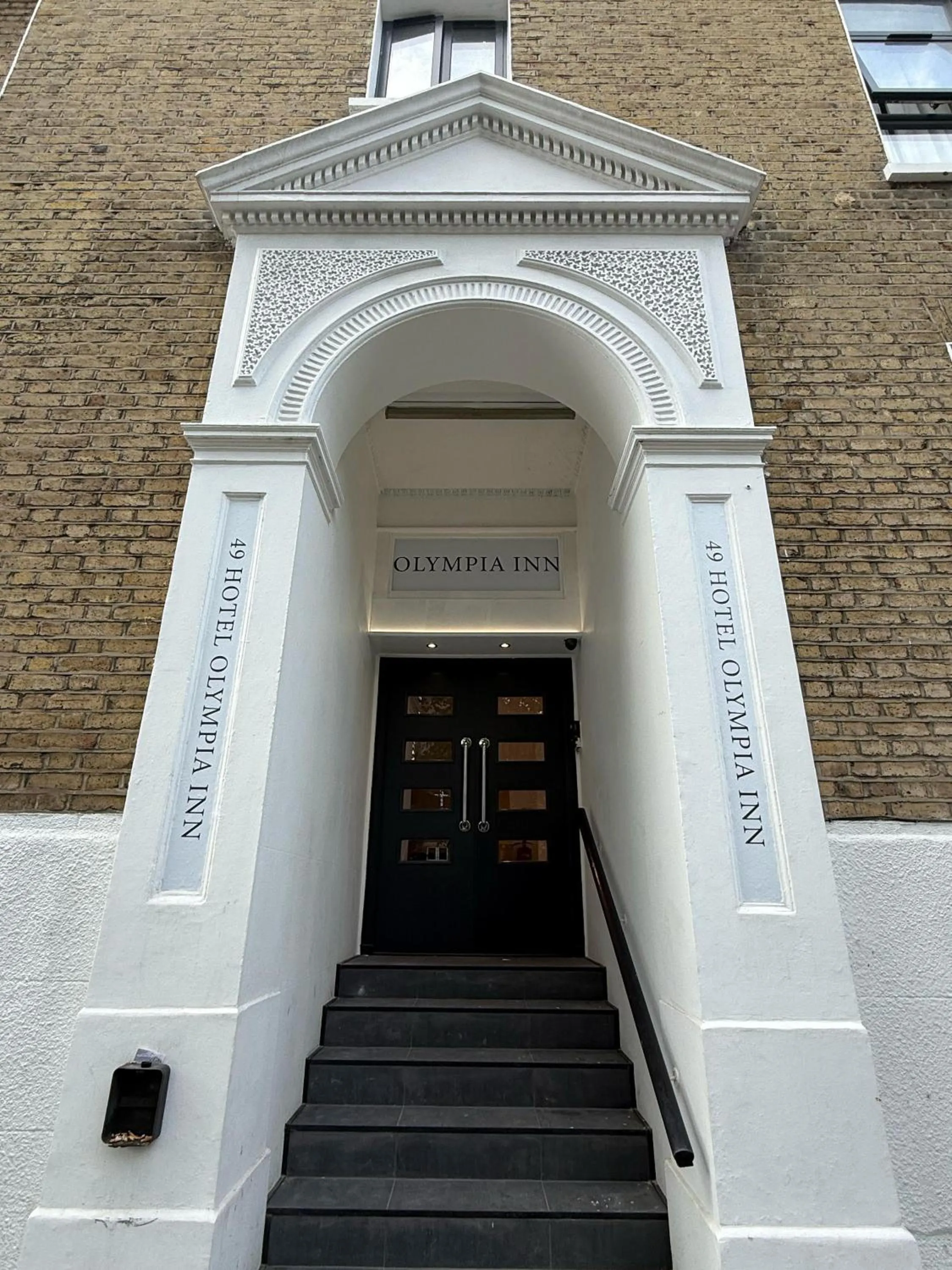 Facade/entrance in Olympia Inn Hotel